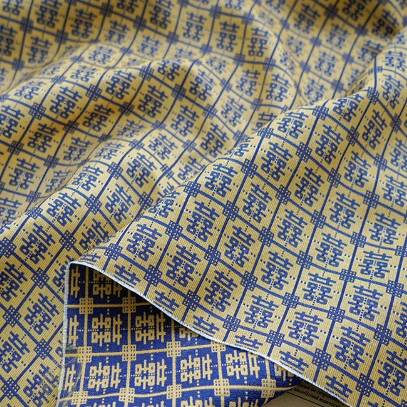 

Окрашенная в пряжу жаккардовая ткань в китайском стиле с текстом желтого, темно-синего цвета, контрастного цвета, весенне-осеннего женского свадебного платья, декоративная ткань для шитья