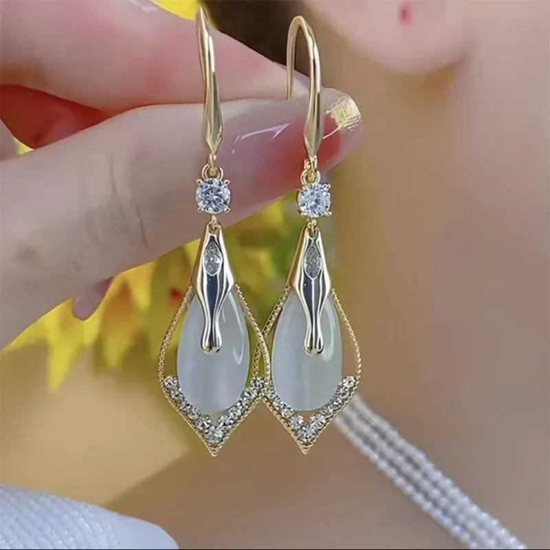 Fashion Trend Unique Design Elegant Exquisite Light Luxury Rhombus Zircon Earrings for Women Female Jewelry Party Gift