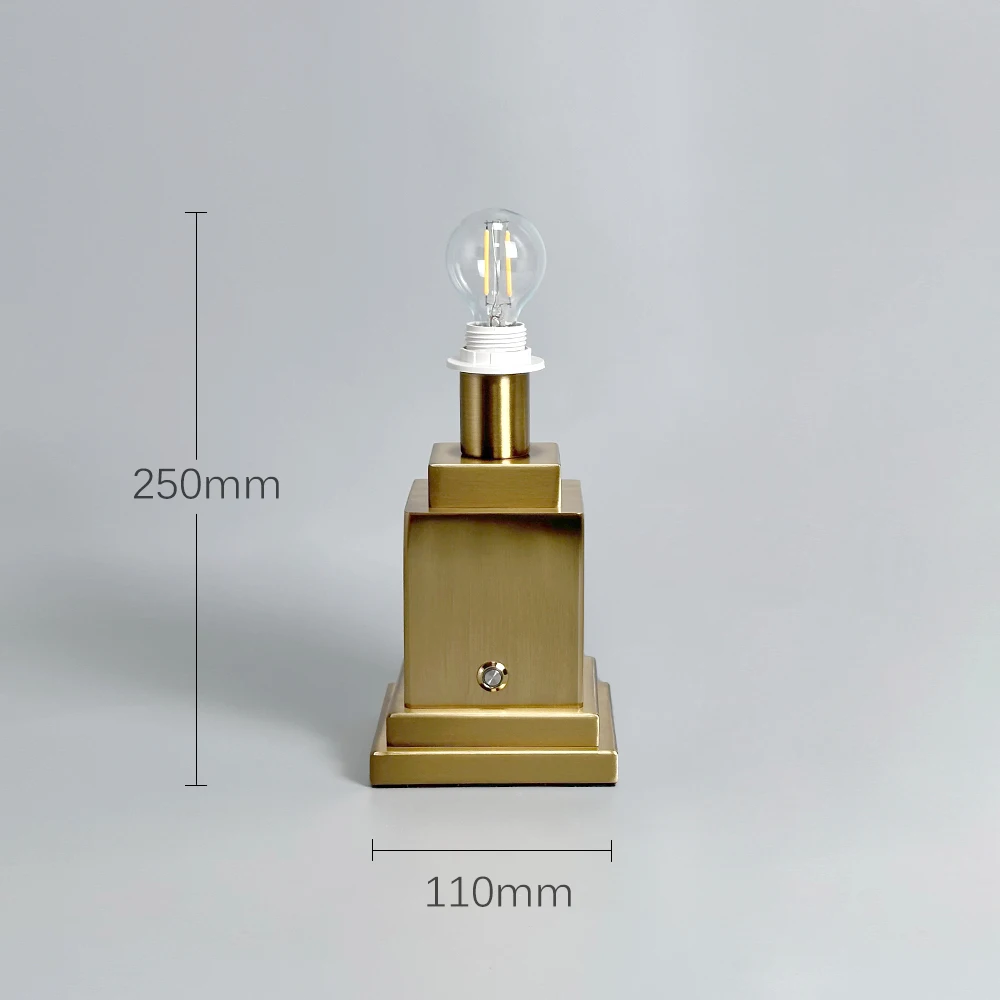 Lampada da tavolo classica in alluminio 2700K Lampada da lettura con dimmer tattile senza fili Deks Lampada a batteria ricaricabile