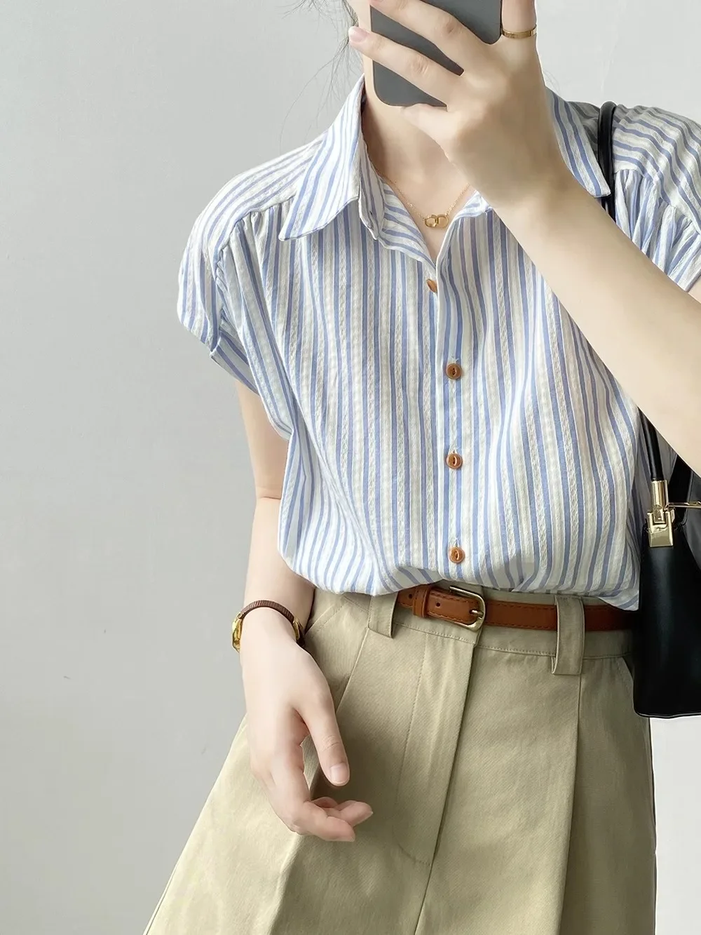 

Blue Striped Short Sleeved Shirt For Women'S Summer New Style, Versatile And Casual Casual Casual Loose Flying Sleeve Shirt