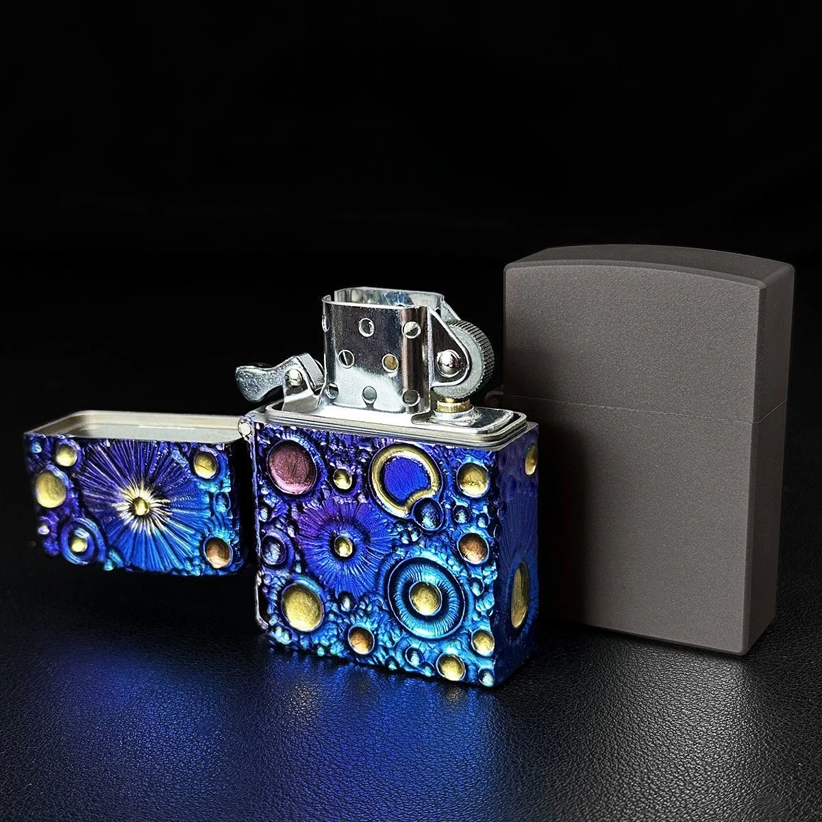 Encendedor de aceite CC, bisagra grande, estuche grueso, resistente al viento, deslumbrante aurora, encendedor de cigarrillos tallado a mano, regalo coleccionable para hombres
