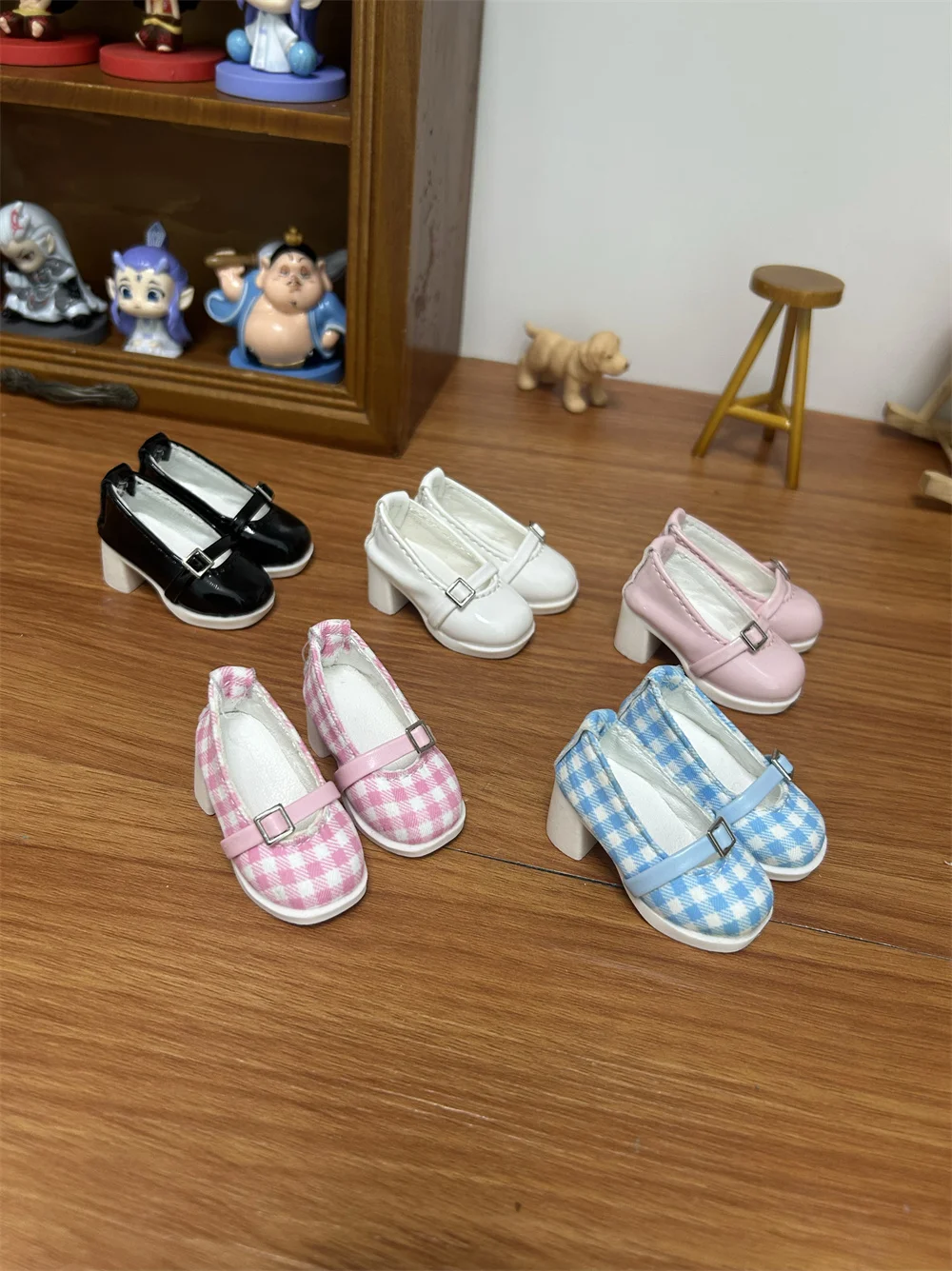 BJD人形の靴は1/4サイズに適していますオールマッチの光沢のある革靴人形アクセサリー（1ポイント）