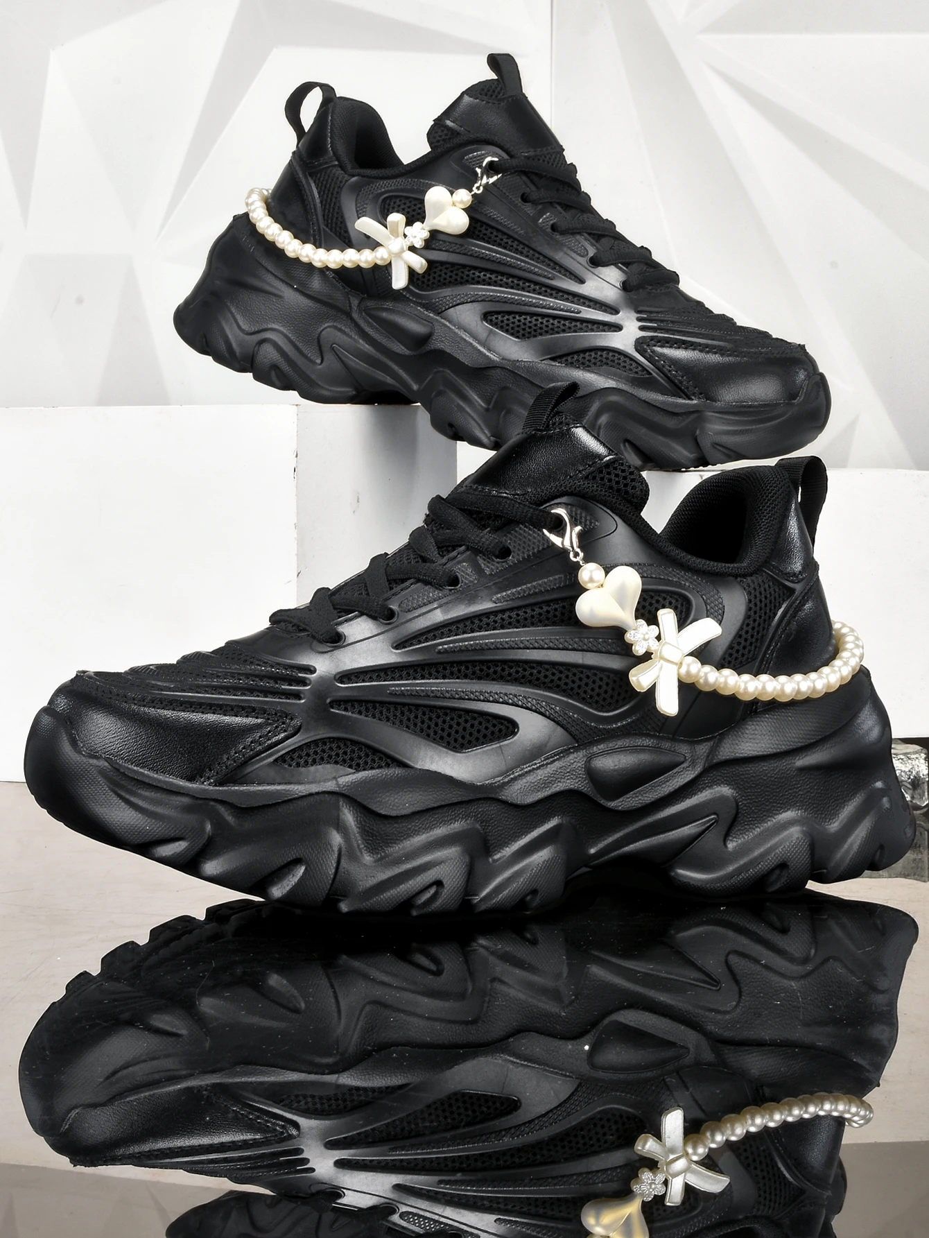 Women's Thick-Soled 5cm Height-Increasing Dad Shoes with Retro Heart-Shaped Bow, Pearl Chain Decoration, Breathable Mesh, Eva Irregular Sole, White Casual Sneakers, Trendy for Everyday Outings, Unique Style for Sweet and Cool Girls, Niche Design, Non-Crowded Style, Student-Friendly, Versatile for Campus, Soft-Soled, Lightweight, Comfortable, Breathable Sports Shoes for Women