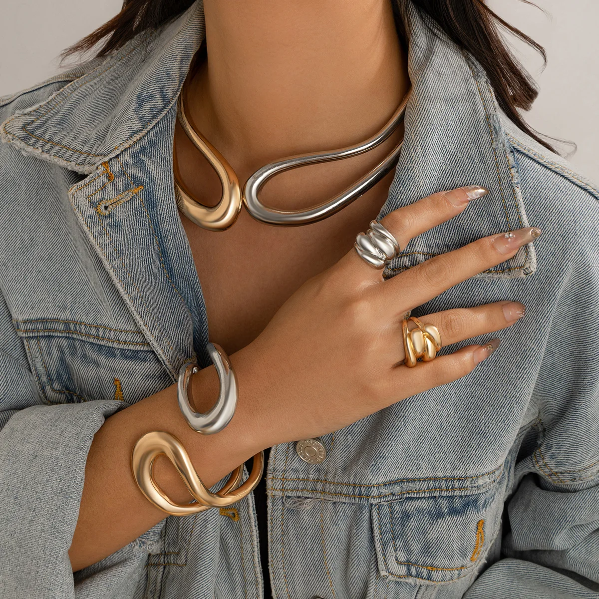 High Quality Smooth Round Circle Metal Choker Hollow Irregular  Vintage Necklace for Women