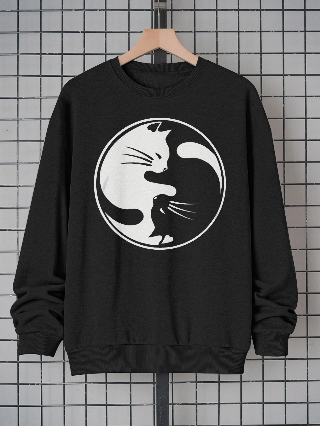 Men's round-neck hoodie in black and white contrasting color casual pullover, machine-washed everyday street style top