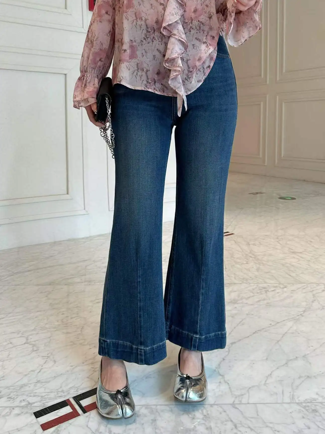 

Джинсы с высокой талией и прямыми штанинами для женщин больших размеров, модные, универсальные, стройнящие, весенняя новинка, удобные, износостойкие.