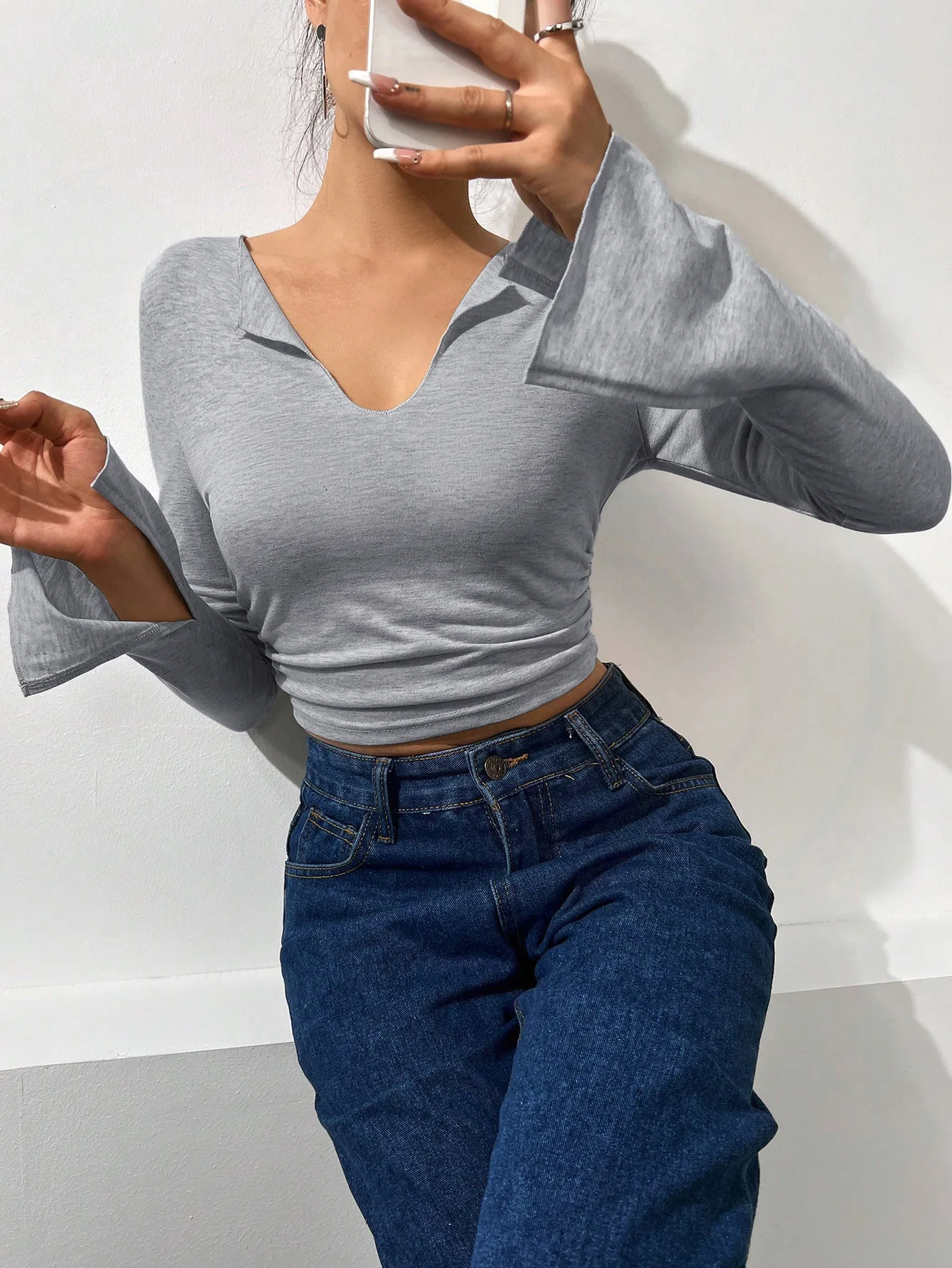 Women's Long Sleeve T-shirt Top, V-Neck, Slim, Pleated, Bell Sleeve, European and American Fashion, Sexy