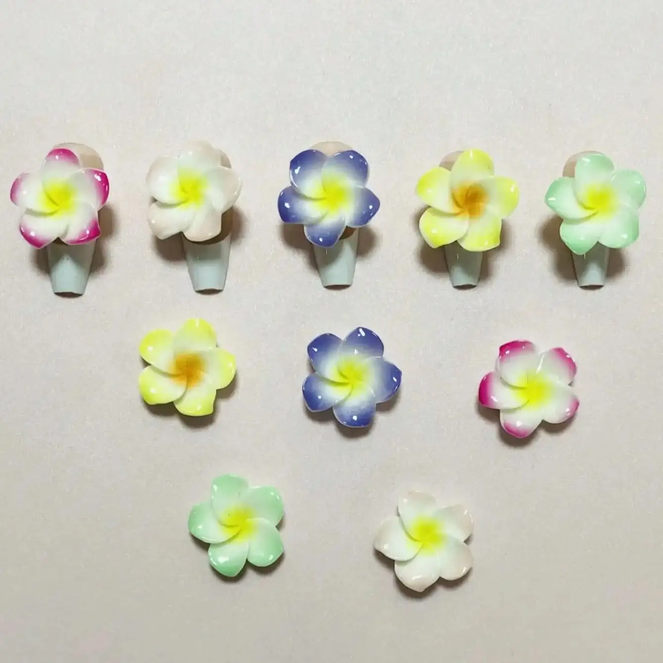 10 قطعة الراتنج الطازج الملونة زهرة DIY كريم الغراء اكسسوارات اليدوية مشبك حذاء مشبك شعر جراب هاتف الديكور الحرفية السحر