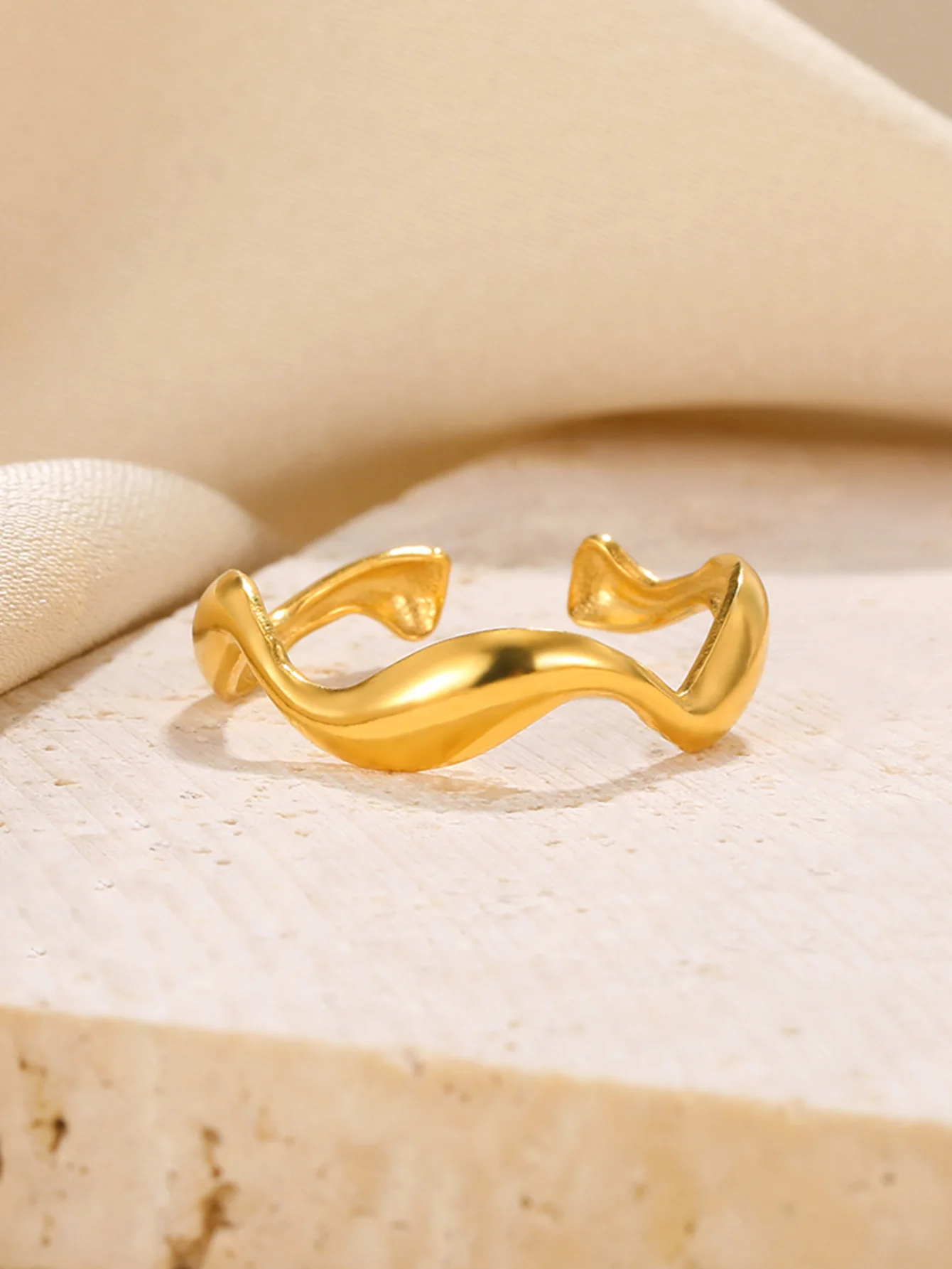 Creative Wave Shape Stainless Steel Rings For Women Men Open Adjustable Gold Color Finger Rings Wedding Female Jewelry Gift 2024