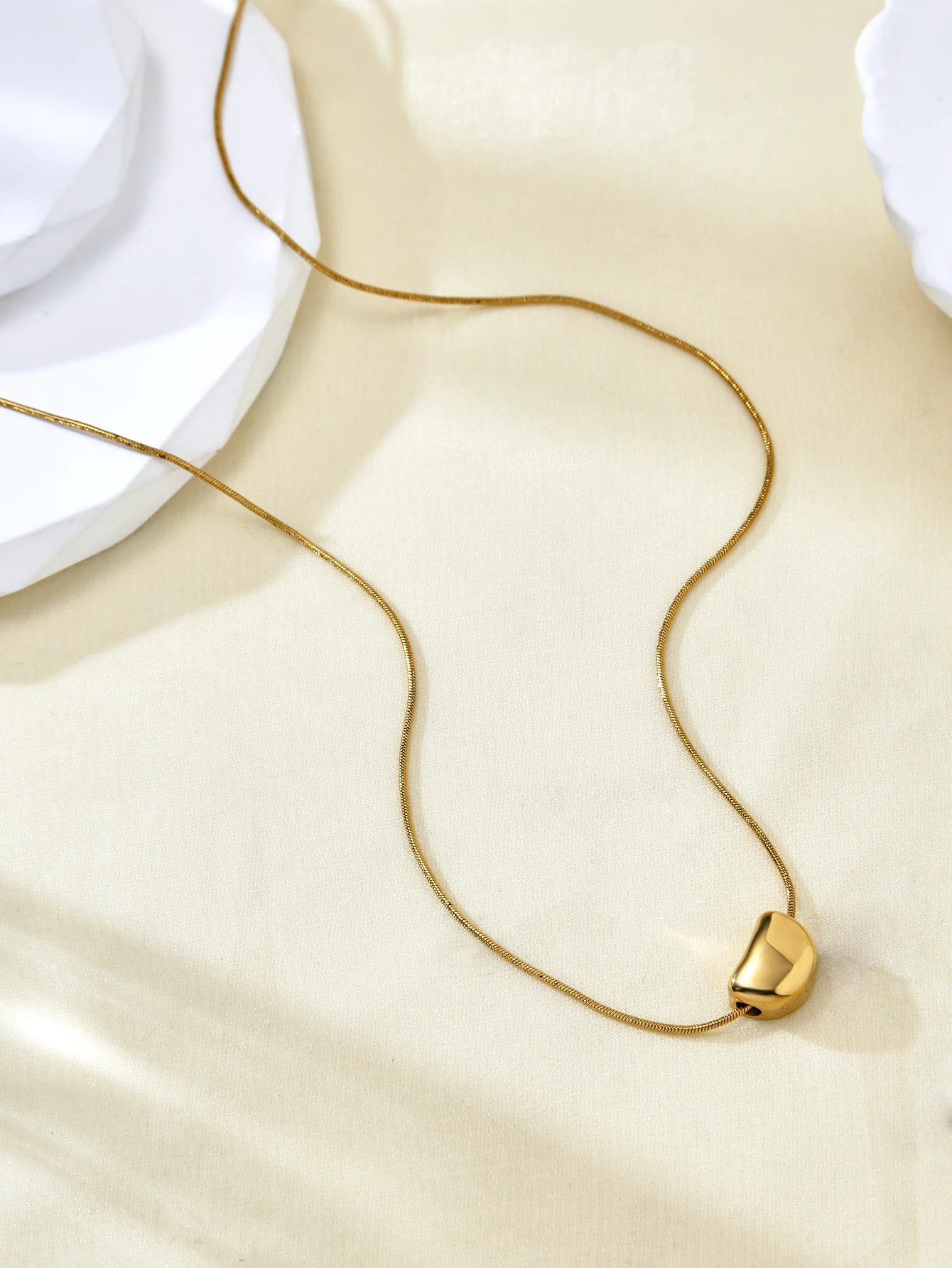 Ins Delicate Temperament Senior Sense Of Cold Wind Stainless Steel 18K Gold-Plated Glossy Geometric Pendant Collarbone Chain