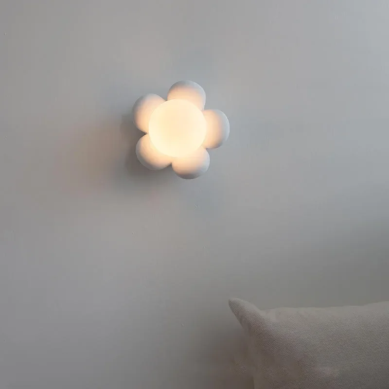 GHJUYIOL Simple and Warm Flower Bedside Lamp Nordic Creative Design Bedroom Cute Wall Lamp