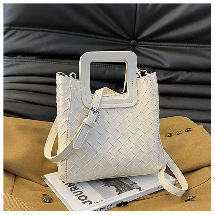 

2025 Japan - Korea Style Retro Woven Tote - Candy Color Braid, 3 Ways To Carry, Spacious & Lightweight, Street - Fashionable