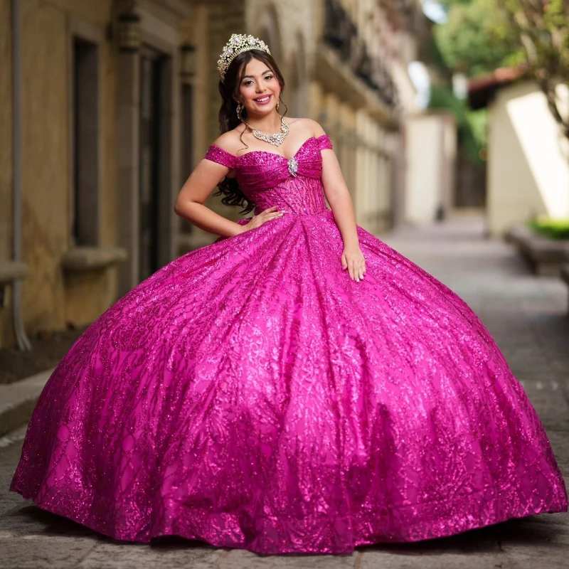 Scintillante Rosa Rossa Principessa Abiti Quinceanera Off Spalla Corsetto Paillettes Applique Perline di pizzo Fiocco Tull abiti festa 15 anos