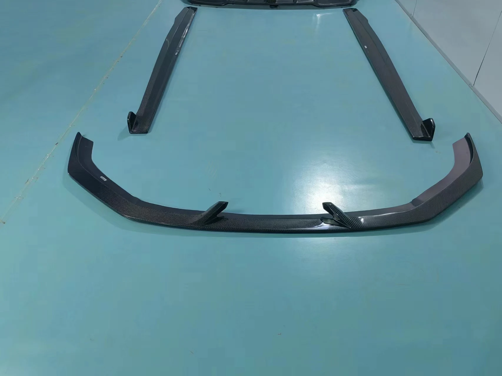 أعلى المواد ألياف الكربون الجبهة الشفاه التنانير الجانبية الناشر الخلفي مصدات السيارة ل Rs3 8 فولت 2017-2019