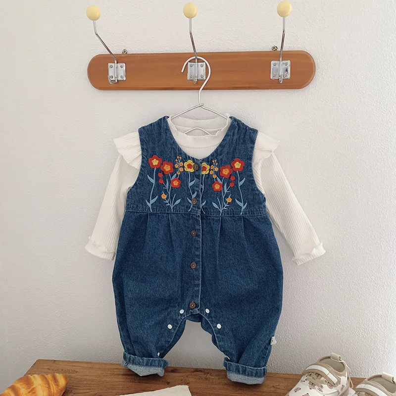 Kinder kleidung Baby Stram pler 0-2 Jahre alt 2024 Frühling Herbst Mädchen ärmellose Denimpants koreanischen Stil bestickte Baby kleidung