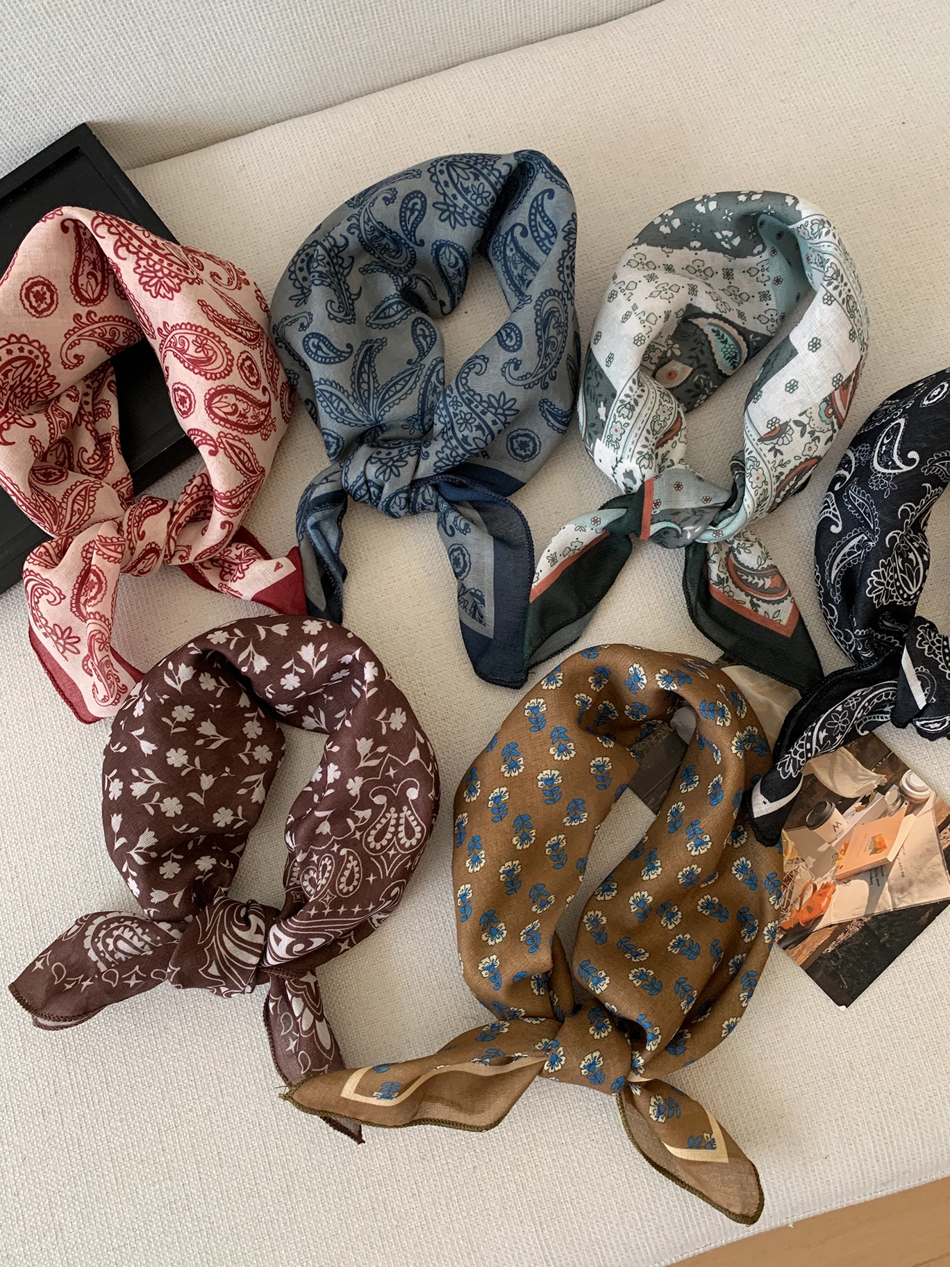 Fashionable Thin Cotton Linhwa Floral Scarf Women's Stylish Accessory Versatile Spring Summer Square Scarf Retro Artistic Style