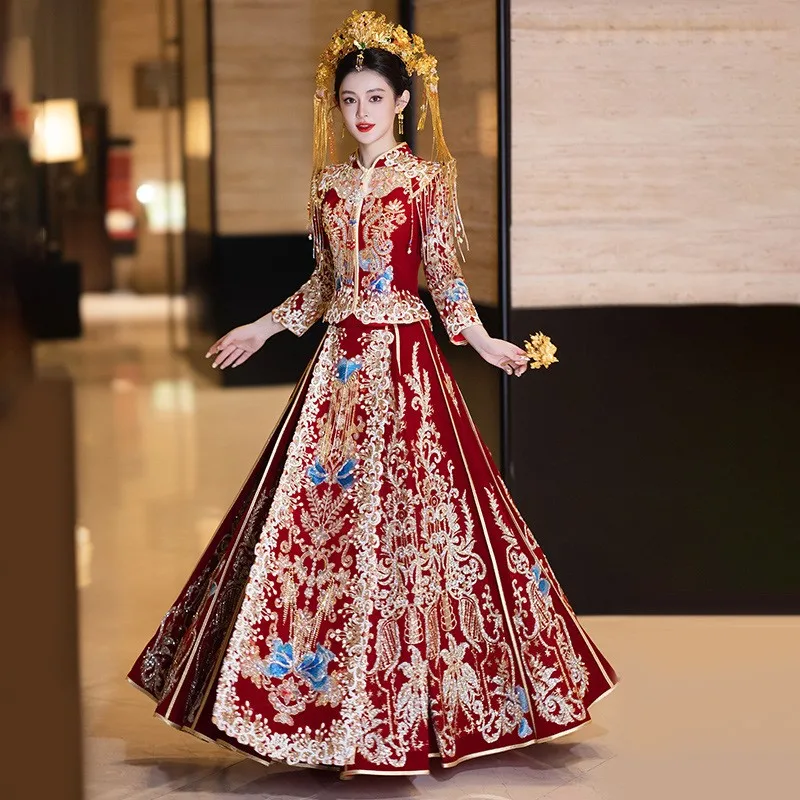 Um novo vestido de noiva de estilo chinês de grande porte