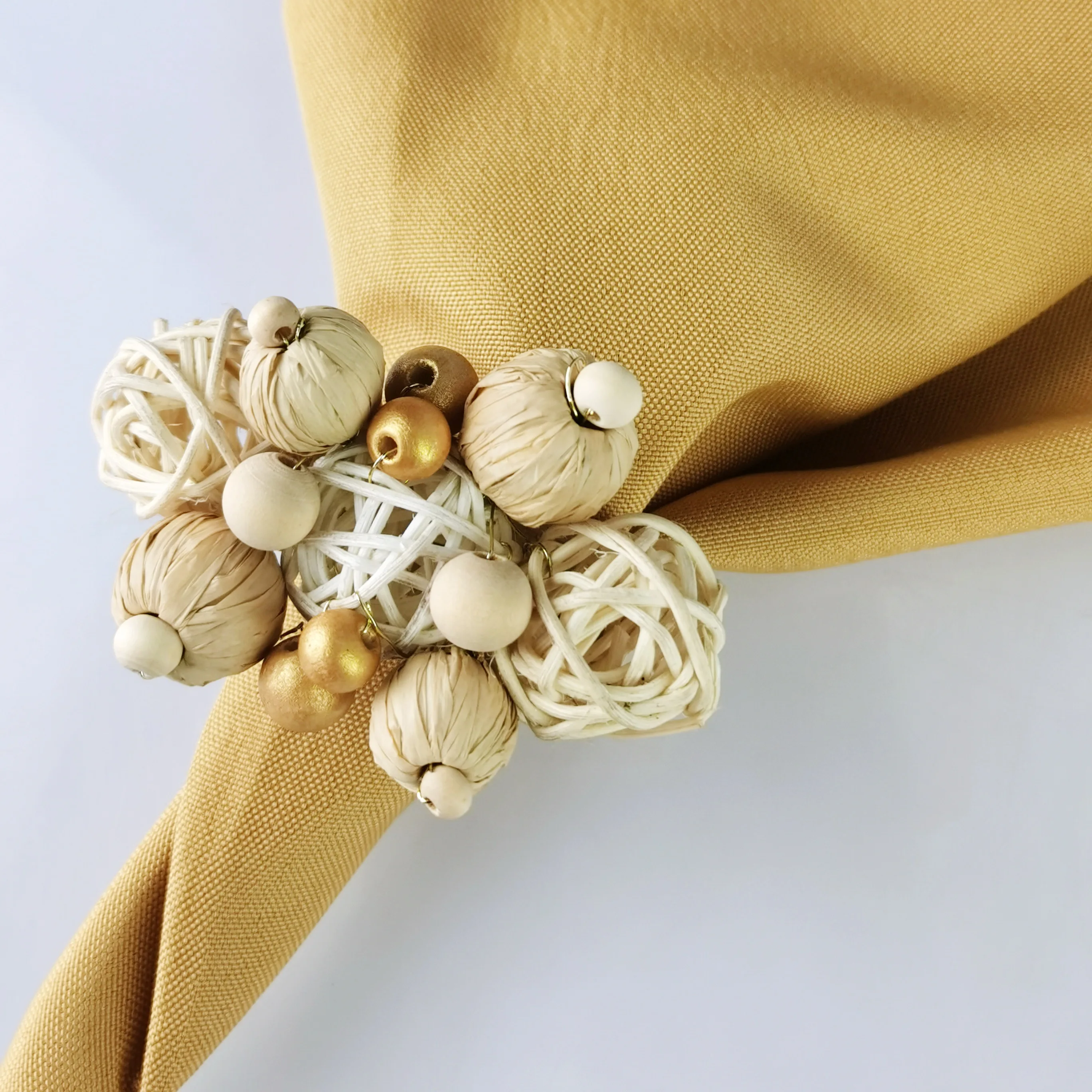 Free Shipping Colorful Knitted Balls Wood Napkin Ring For Holidays And Wedding Set Of 4 Pcs