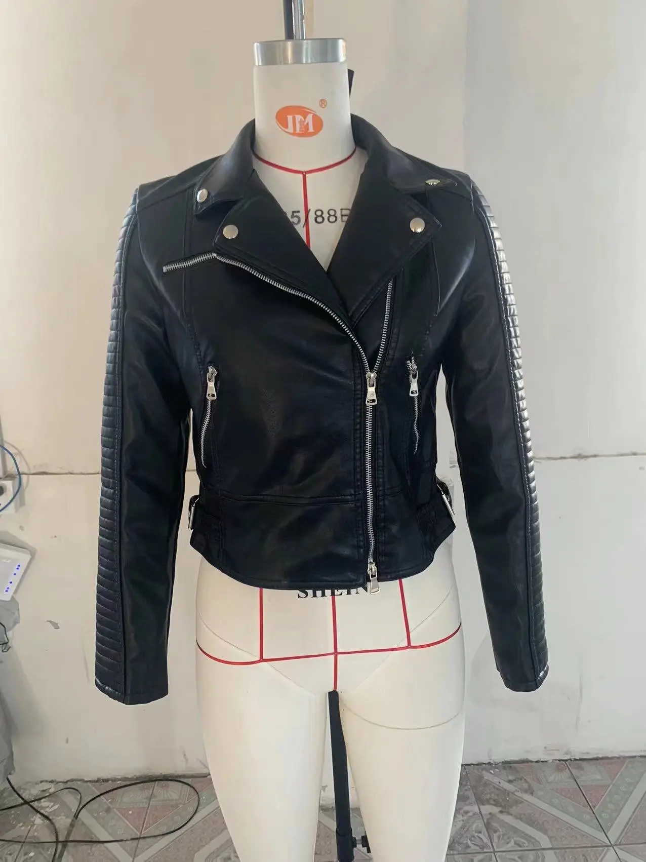 Damen Leder Jacken 2022 Neue Schwarze Dünne Moto Biker Jacke Frauen Lange Sleeved Zipper Frühling Herbst Oberbekleidung Leder Mäntel