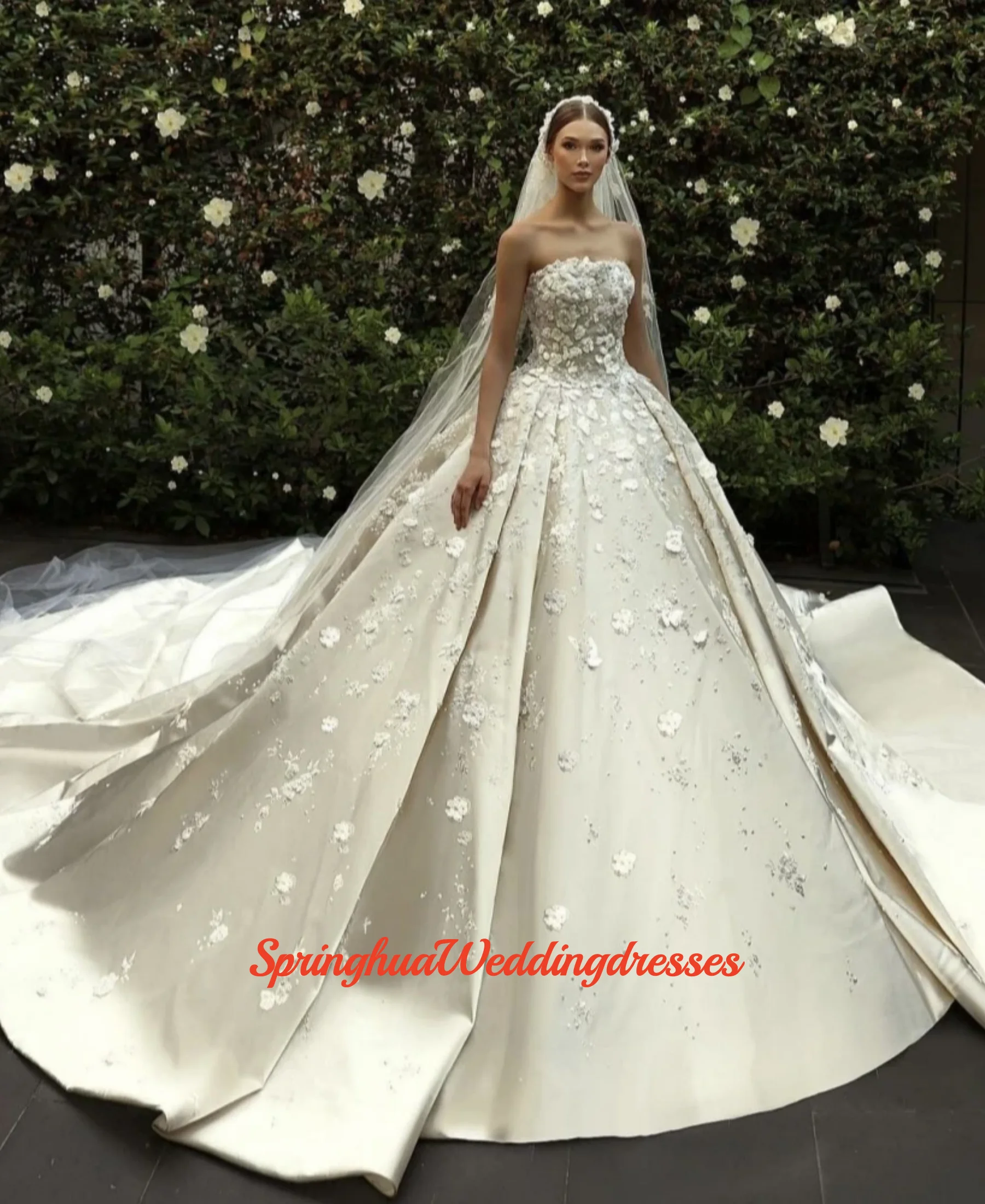 Customzied Elegant Satin Ball Gown Long Wedding Dress Glitter Beads 3D Flower Bride Robe Exquisite Strapless Bridal Gown Robe De
