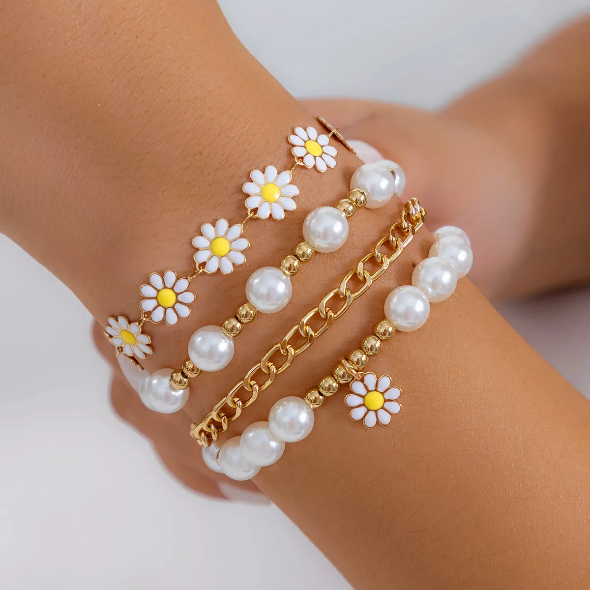 4Pcs/Set Korean Fashion Sweet Sunflower Pendant Bracelets for Women 2024 Trending Kpop Small Flower Chain Bangles Couple Jewelry