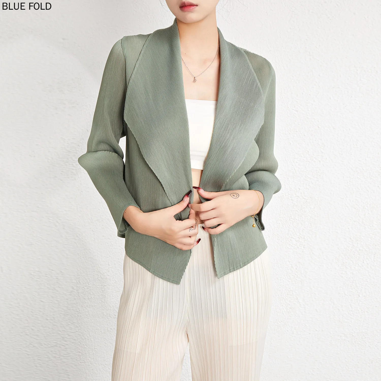 Короткая куртка Miyake, новинка весны и осени, модный плиссированный однотонный костюм с большими лацканами, короткая куртка, женский топ