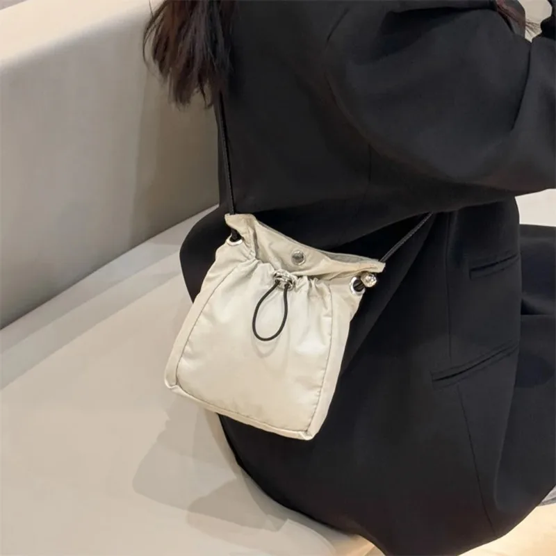 bolsa-crossbody-de-nylon-mini-telefone-macio-bolsa-de-ombro-quadrada-multifuncional-conveniente-e-pratica-elegante