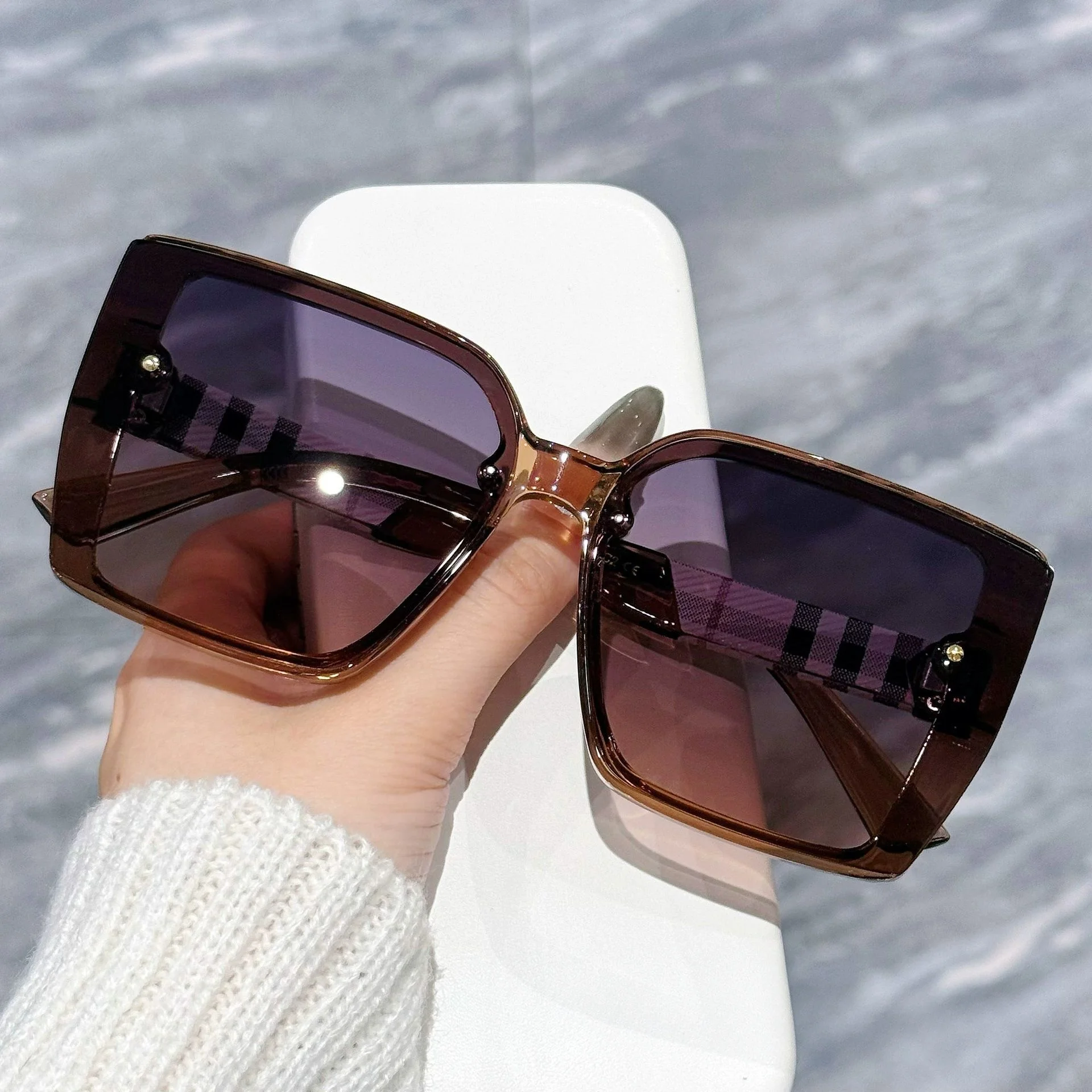 Luxury Plaid Polarized Fashion Sunglasses Large Frame Square Old Money New Top DS-9944
