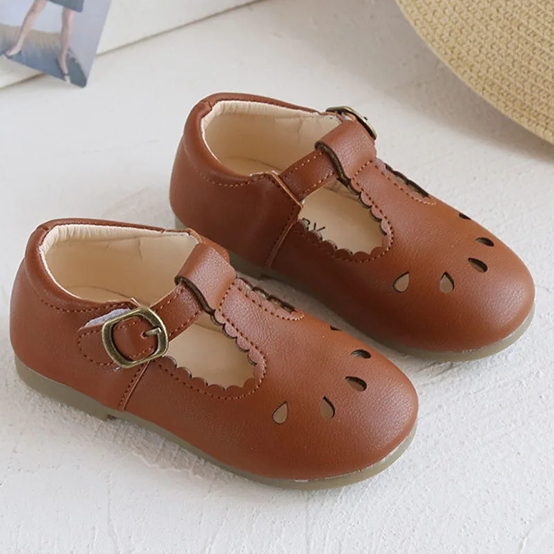 Dzieci skórzane buty dla chłopców dziewcząt buty dzieci miękkie dno PU skórzane sandały Hollow maluszek mały poza trampki CSH1250