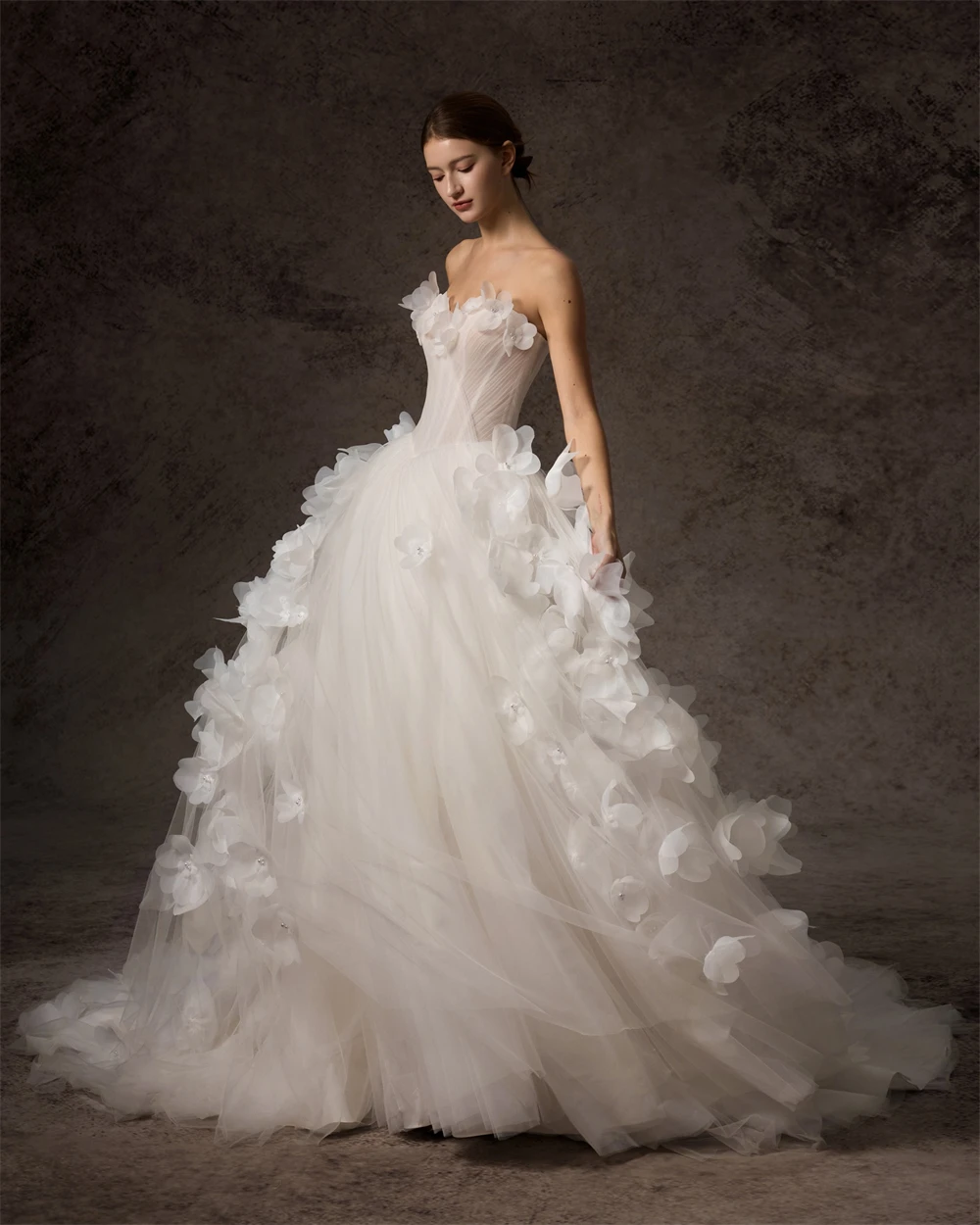 

Customized Charming White Organza Wedding Dress Formal Sweetheart Sleeveless Bridal Gown Soft A-Line Chapel Train Robe de mariée