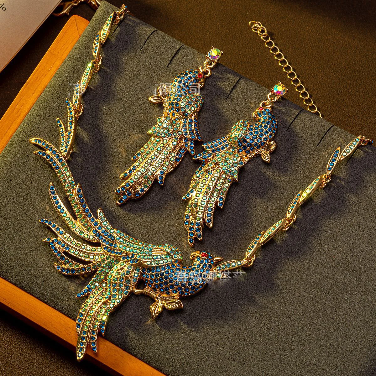 Vintage European Heavy Industry Metal Rhinestone Luxury Style Parrot Bird Earrings Necklace Jewelry Set For Women