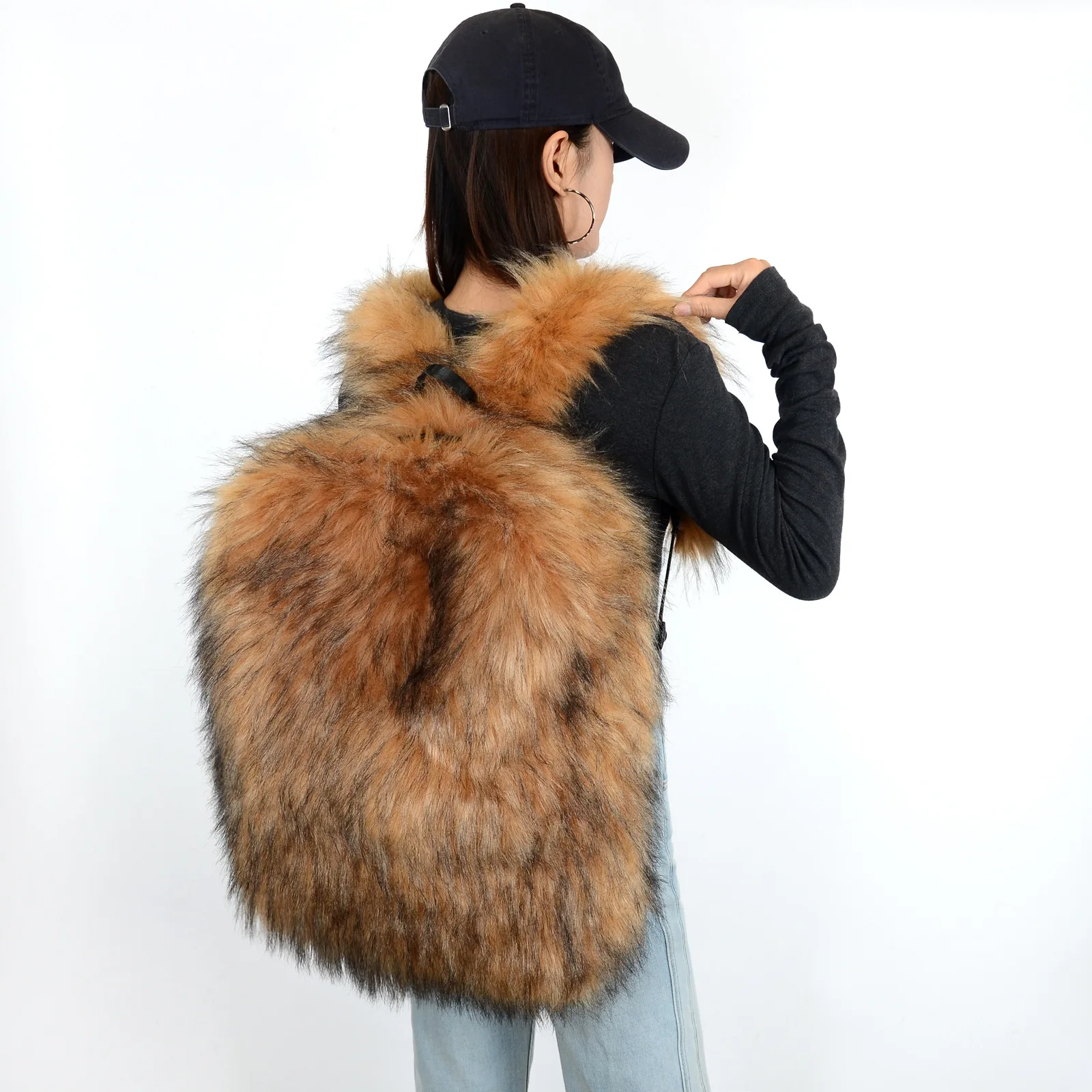 Neuer Kunstfell-Rucksack mit großem Fassungsvermögen, Unisex, Herbst-Winter-Reisetasche, Plüsch-Umhängetasche, supergroßer Rucksack aus weichem Stoff, Unisex – Detail 5