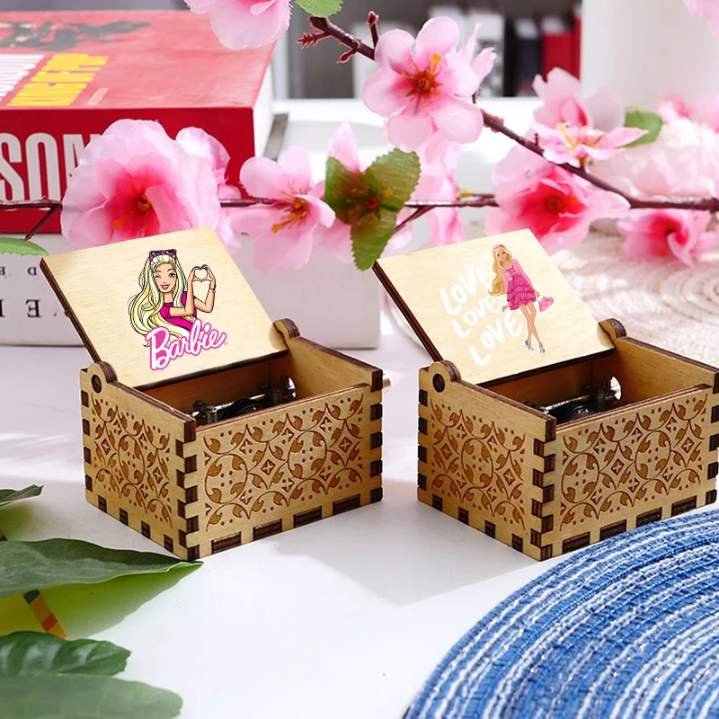 

Barbied Carved Wooden Hand Crank Music Box Boy Girl Kawaii Anime Musical Box Cute Cartoon Fashion Home Decoration Birthday Gift