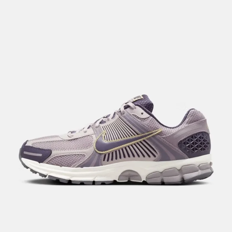 

Nike's New Lightweight, Cushioning, and Durable Running Shoes for Men and Women, Air Zoom Vomero 5, Comfortable and Wear-Resistant Fitness Running Shoes, Fashionable and Versatile Y2K Style Mixed Color Stitching Casual Sports Shoes, a Must-Have for Going 