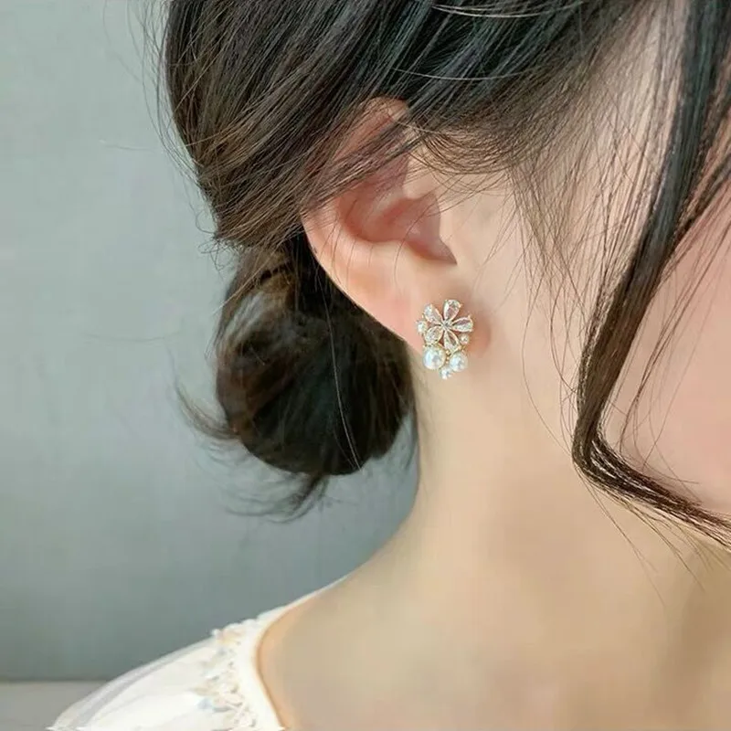 Korean Style Crystal Flower Stud Earrings For Women Sweet Flower Imitation Pearl Zircon Rhinestone Earring Party Jewelry Gifts - view 2