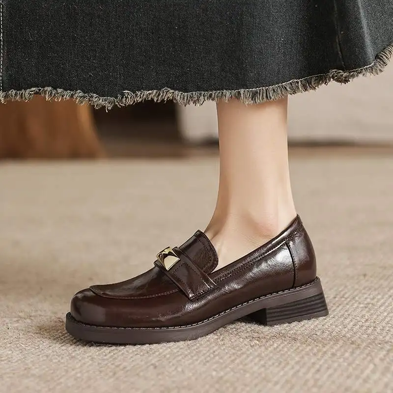 Krazing Pot Fashion Microfiber Round Toe Chunky Heels Spring Autumn Metal Fastener Big Size 43 Vintage Design Women Loafer Shoes