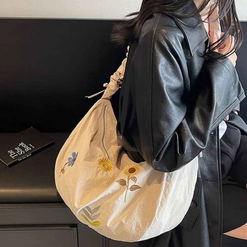 สไตล์เกาหลีไนลอน Dumpling กระเป๋า Drawstring สีทึบดอกไม้เย็บปักถักร้อย Tote กระเป๋ากระเป๋าถือน้ําหนักเบาผ้า Oxford กระเป๋าสะพาย