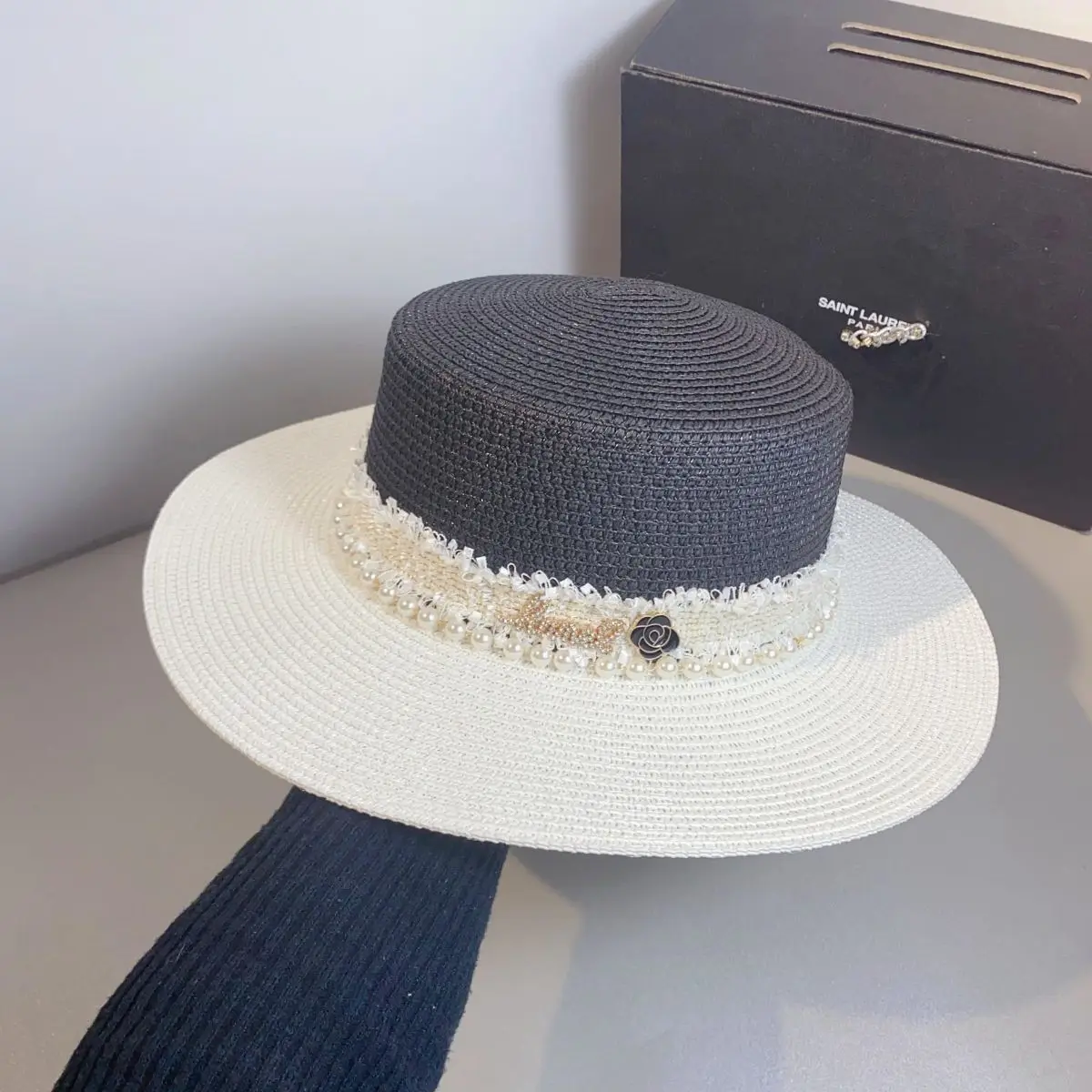 Spring/Summer British Hat, Beach Sunscreen, Beach Sunshade, Small Fragrant Wind, Pearl Chain, Leisure Flat Top Straw Hat, Women