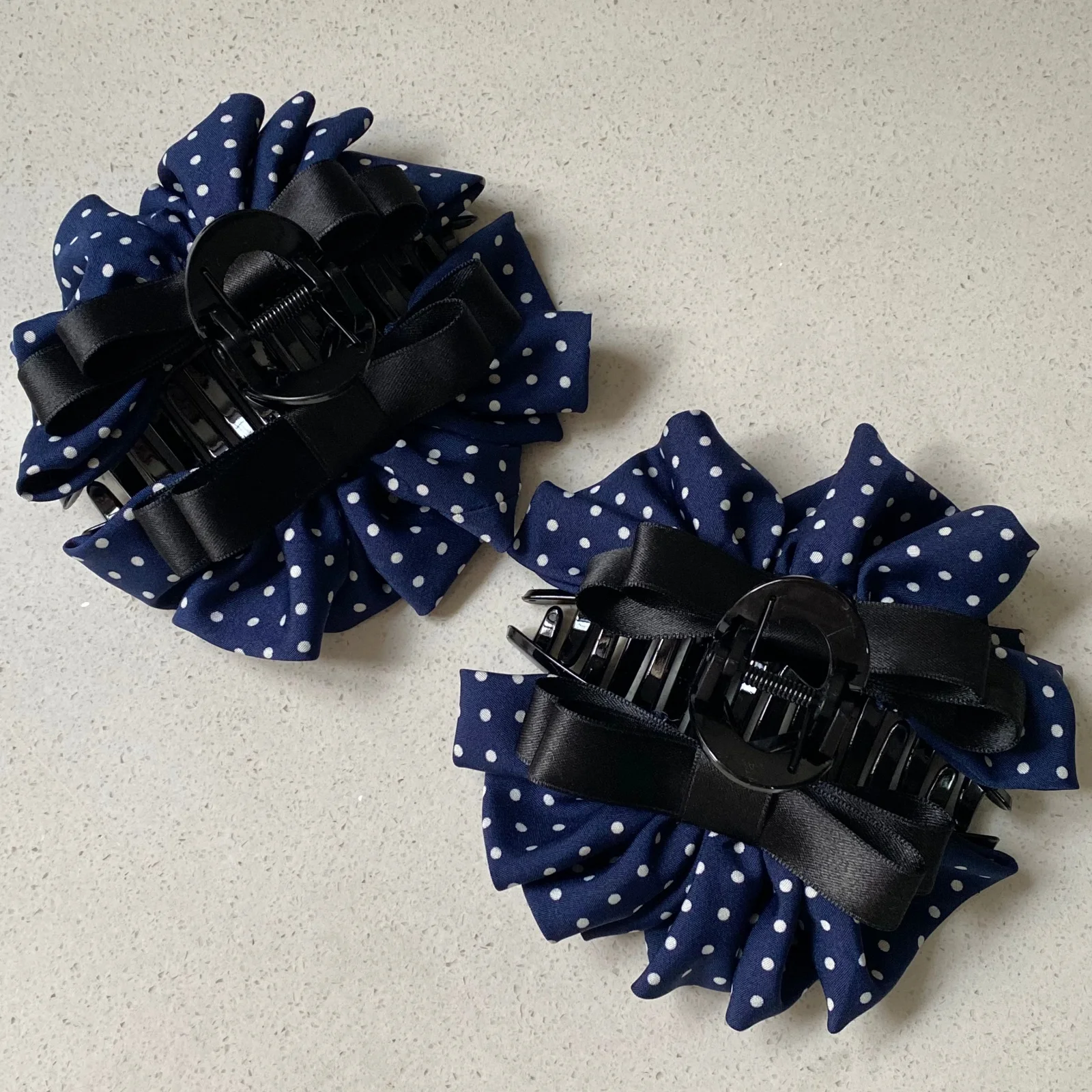 1 шт., темно-синяя заколка в горошек с рюшами по подолу и бантом в стиле принцессы — элегантная, премиум-класса и объемная заколка для волос для повышения короны V