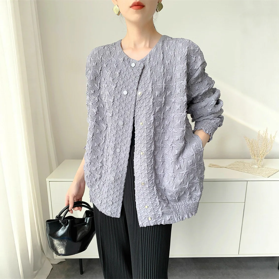 

Miyake Pleated Jacket Women's Autumn 2025 New Versatile Single Piece Pleated Top Women's High-end Embroidered Cardigan Stylish