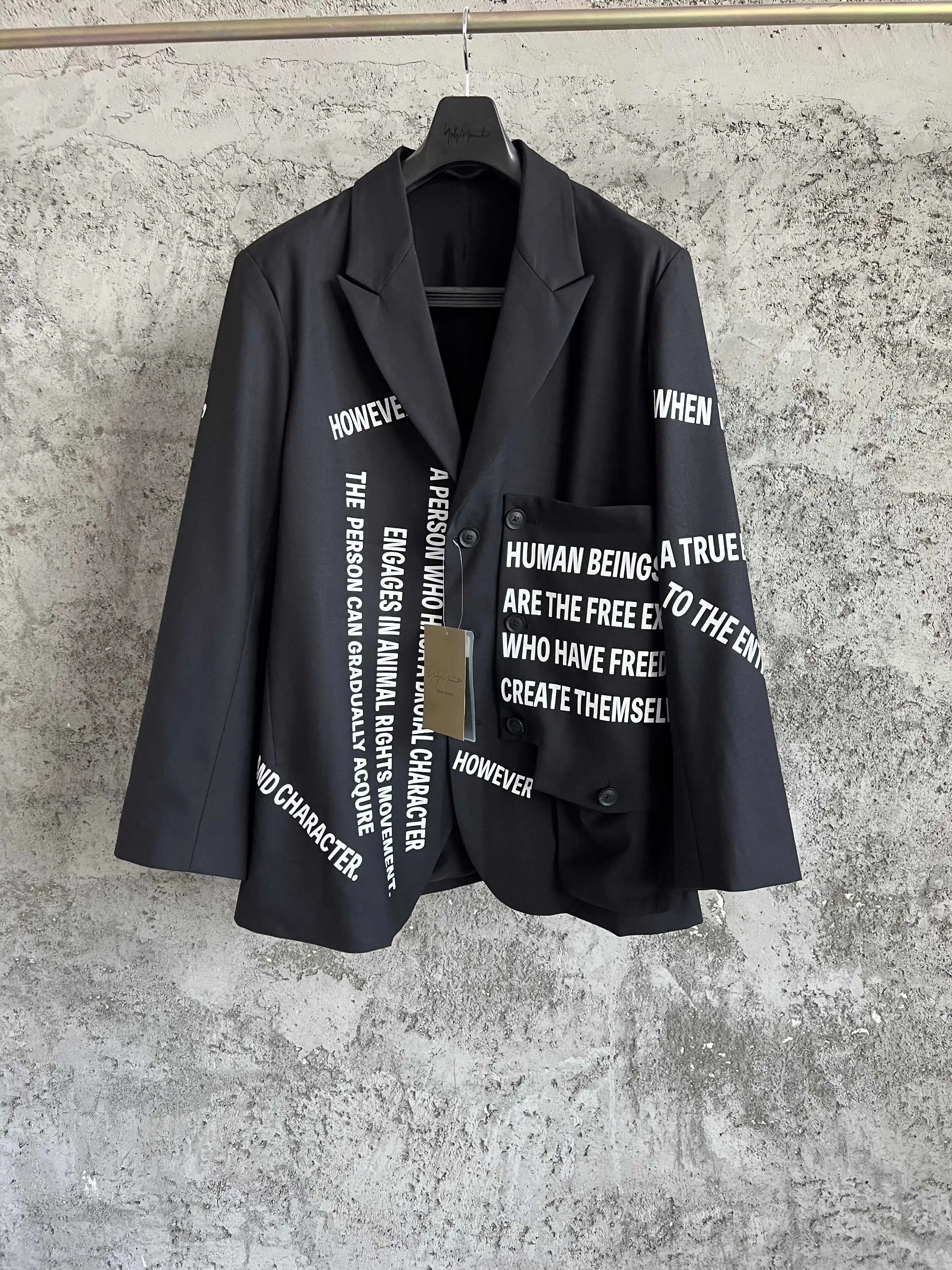 

TOP-YAMAMOTO structure black wool suit with a rear slit banquet suit jacket