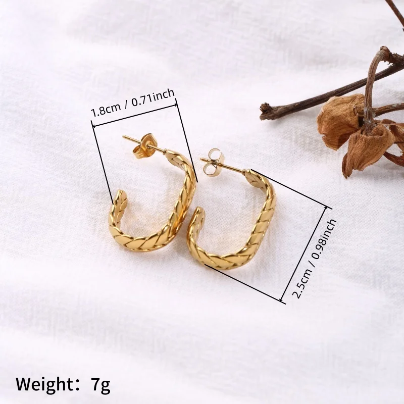 1 piece of stainless steel plated with 18K gold, wheat ear woven C-shaped half-circle stud earrings, vintage heavy-duty twisted half-circle earrings. Suitable for women's vintage light luxury outfits, versatile earrings for commuting and suits. They symbolize peace, prosperity, and good fortune, making them a perfect gift accessory. Suitable for various occasions such as daily gatherings, dates, and travel view 4