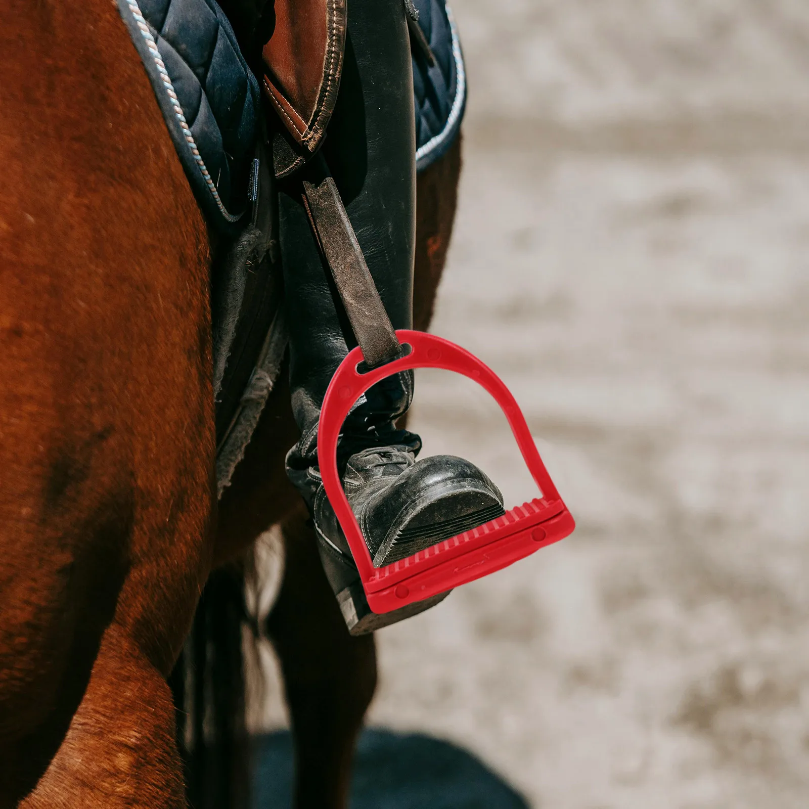 Accessories Durable POM Stirrups Safe Horse Riding Ergonomic Comfort Modern Design Saddle Equestrian Horse Saddle Safety