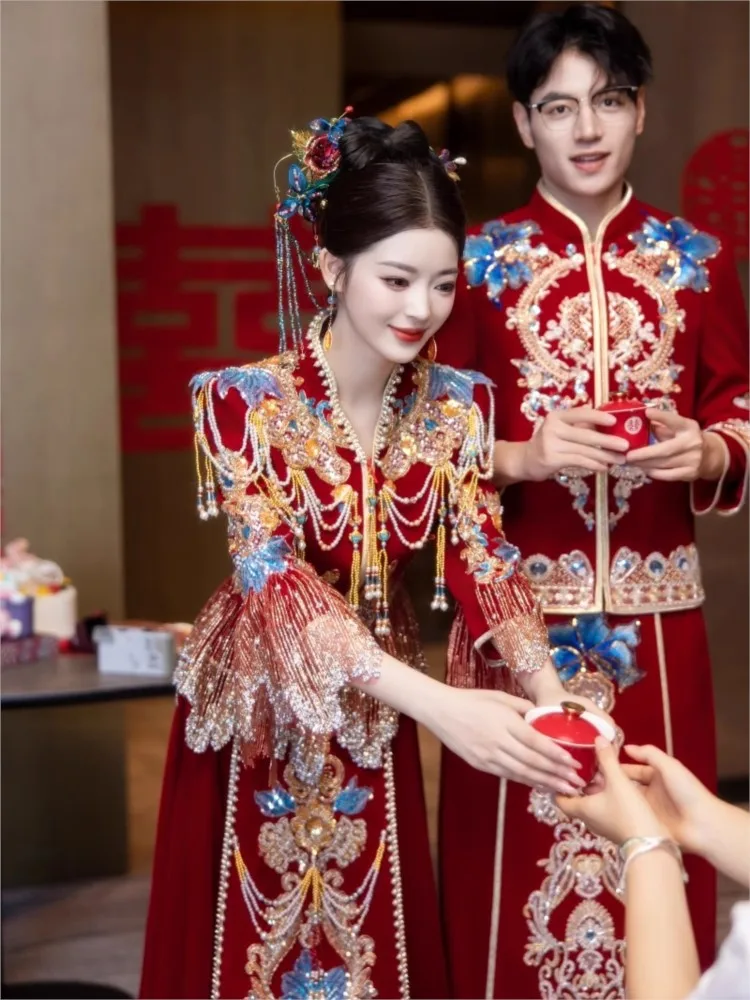

The new velvet bride's Chinese-style wedding dress is designed for women
