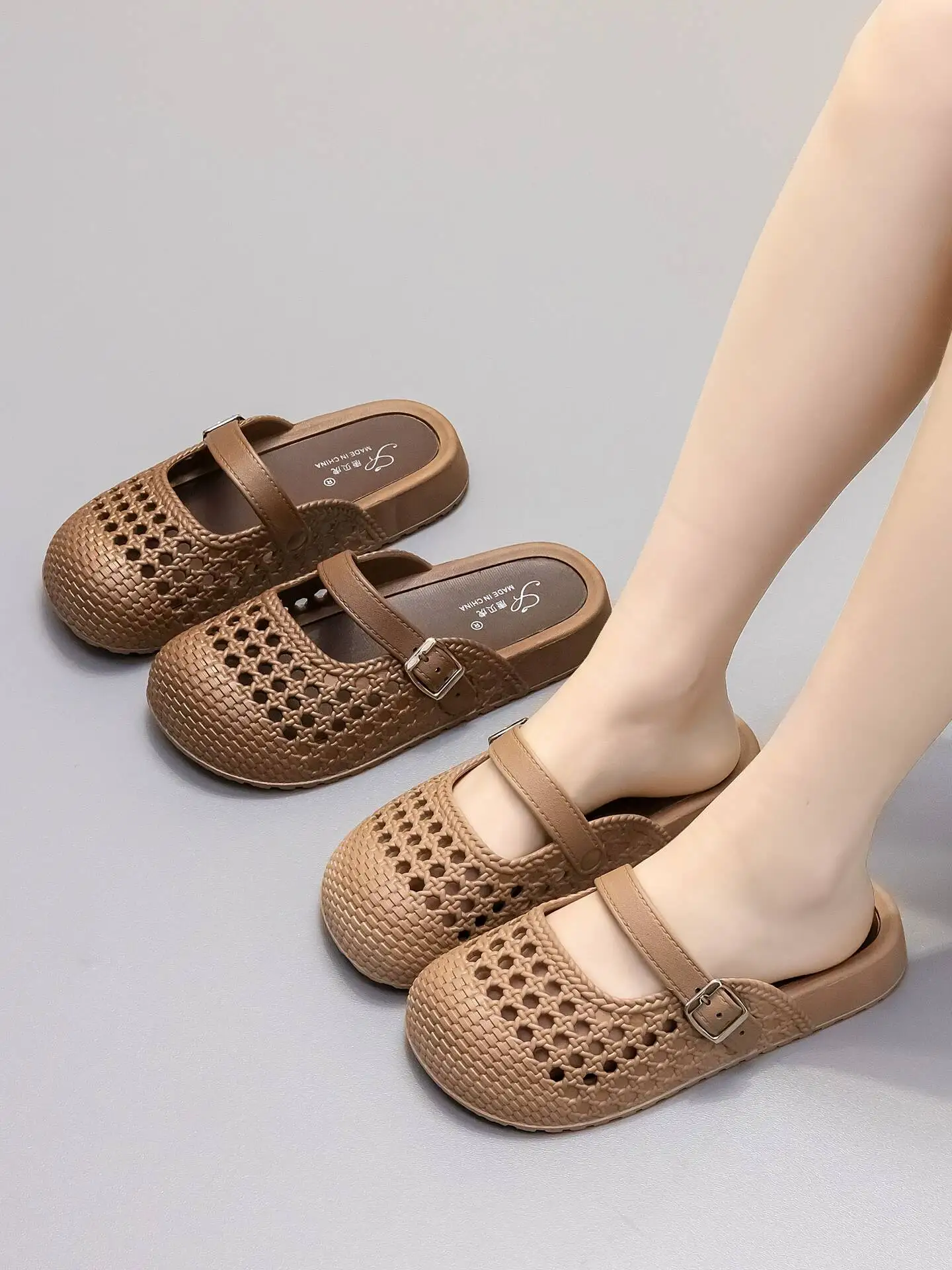 

2026 Summer New Women Mule Slip On Sandals Thick Sole Hollow Out Closed Toe Slide Comfort Soft Daily Walking Casual Slippers