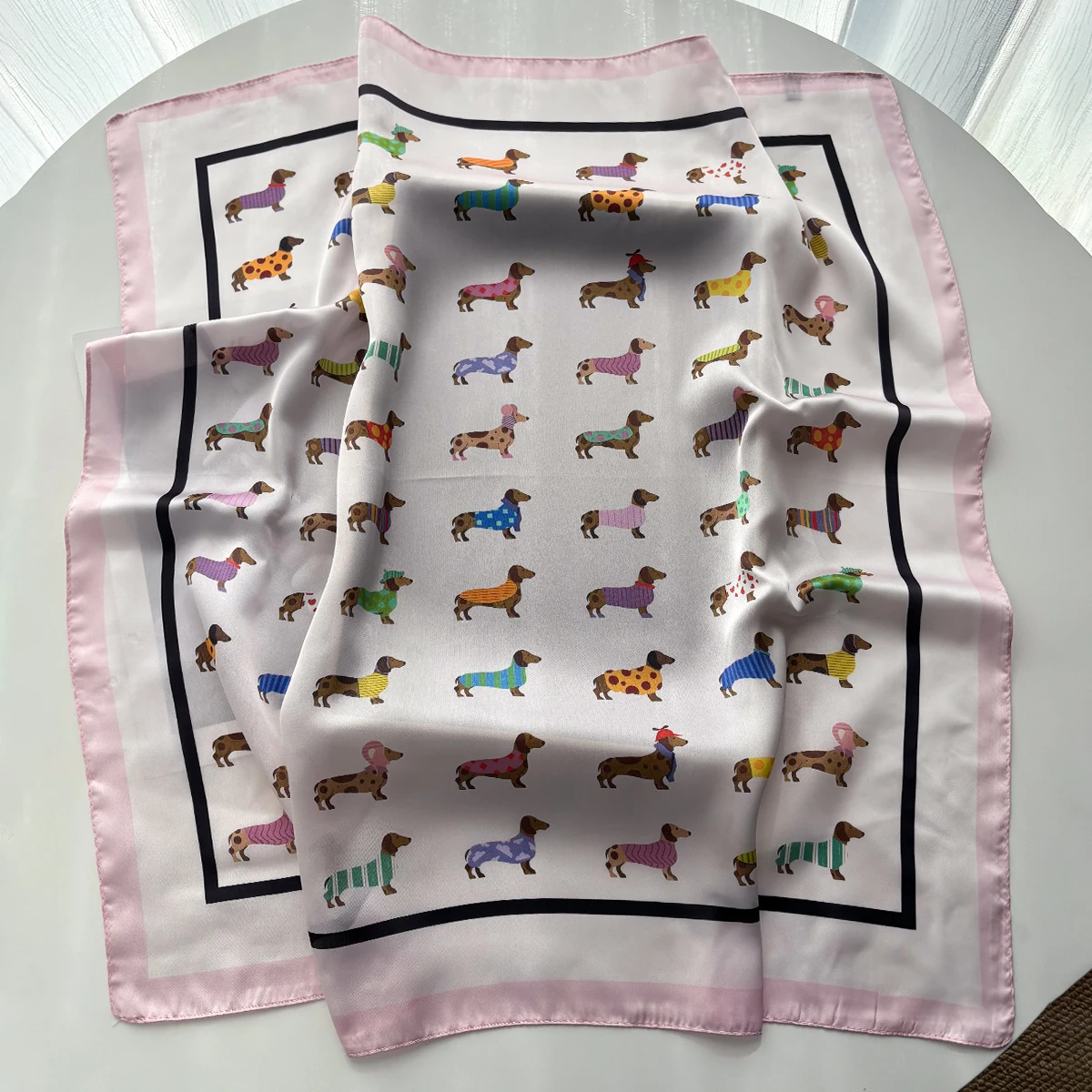 Imitat-Seidenschals, Bandanas, Baumwollschals mit Hundemotiv, quadratische Schals für Damen, stilvolle Luxus-Hijabs, elegante Halstücher, Schals. – Detail 5