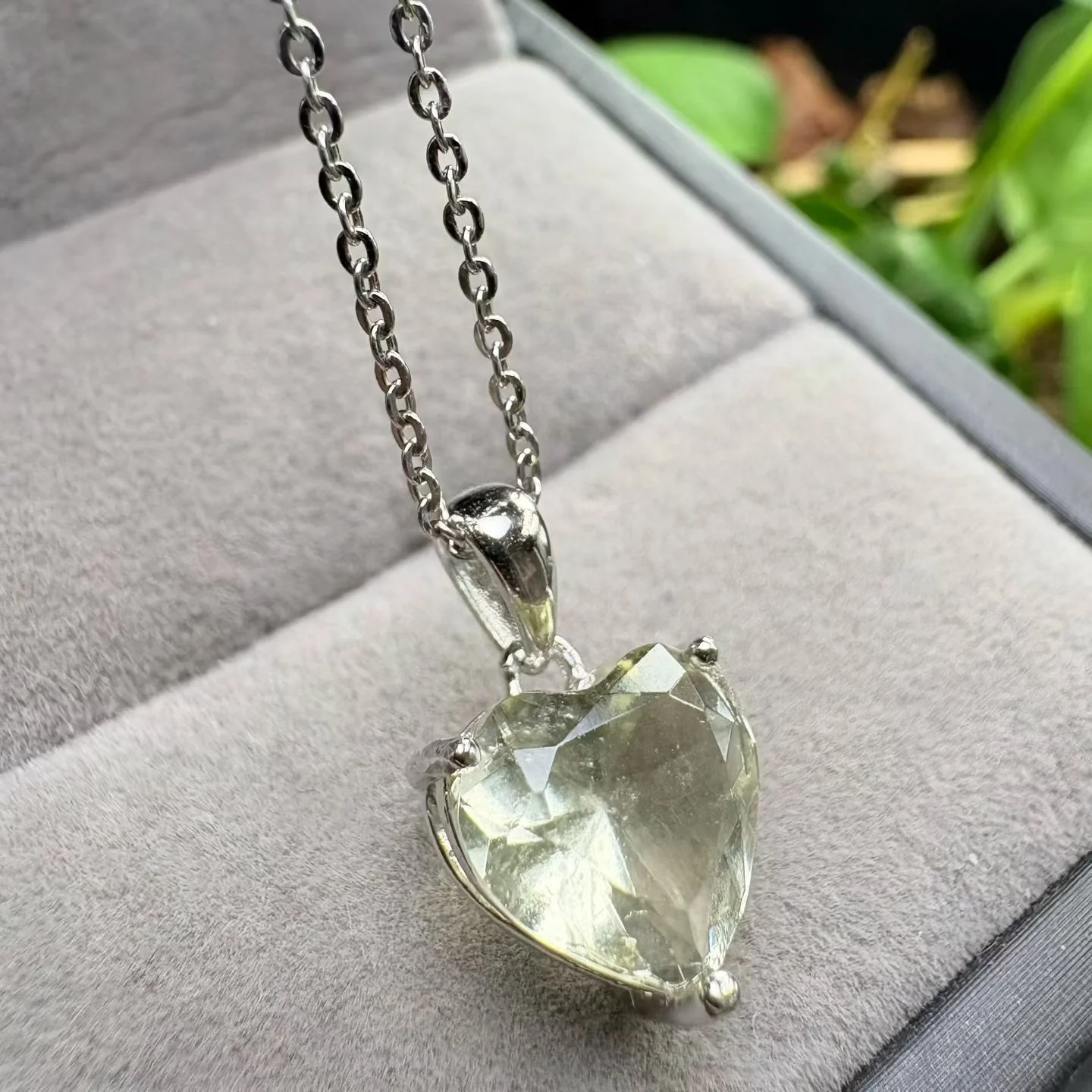 

1 Pc Fengbaowu Natural Libyan Gold Tektite Meteorite Heart Pendant 10MM 925 Sterling Silver Reiki Healing Stone Jewelry Gift