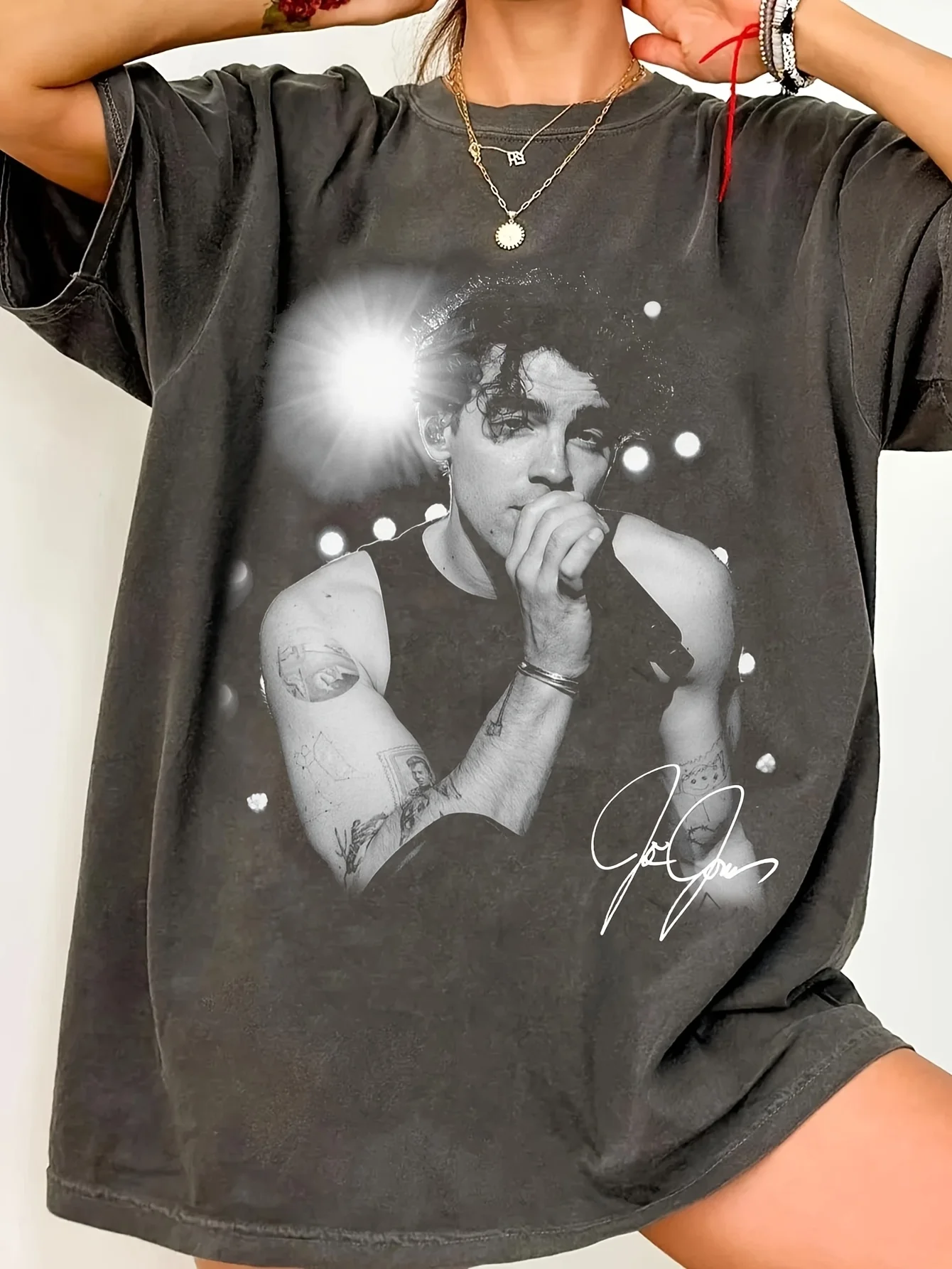 Joe J. Onas Brothers 20th Anniversary Jonas T-Shirt mit lässigem Rundhals-Druckmuster