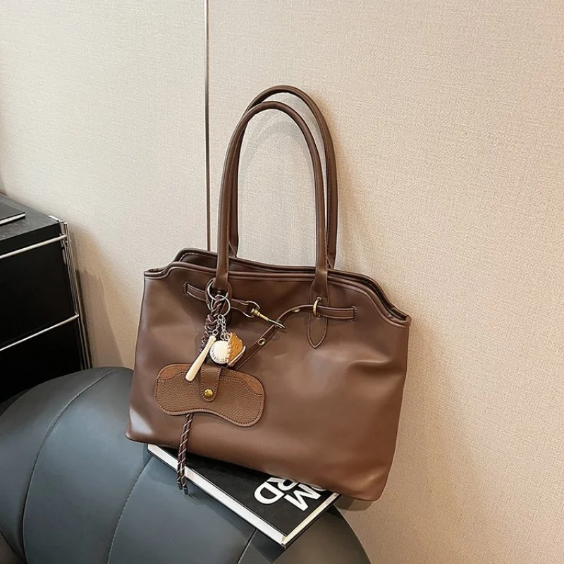 

Luxury Women's Hand Bags Made Of Premium Leather Boasting Casual Simple Vintage And Famous Daily Style​