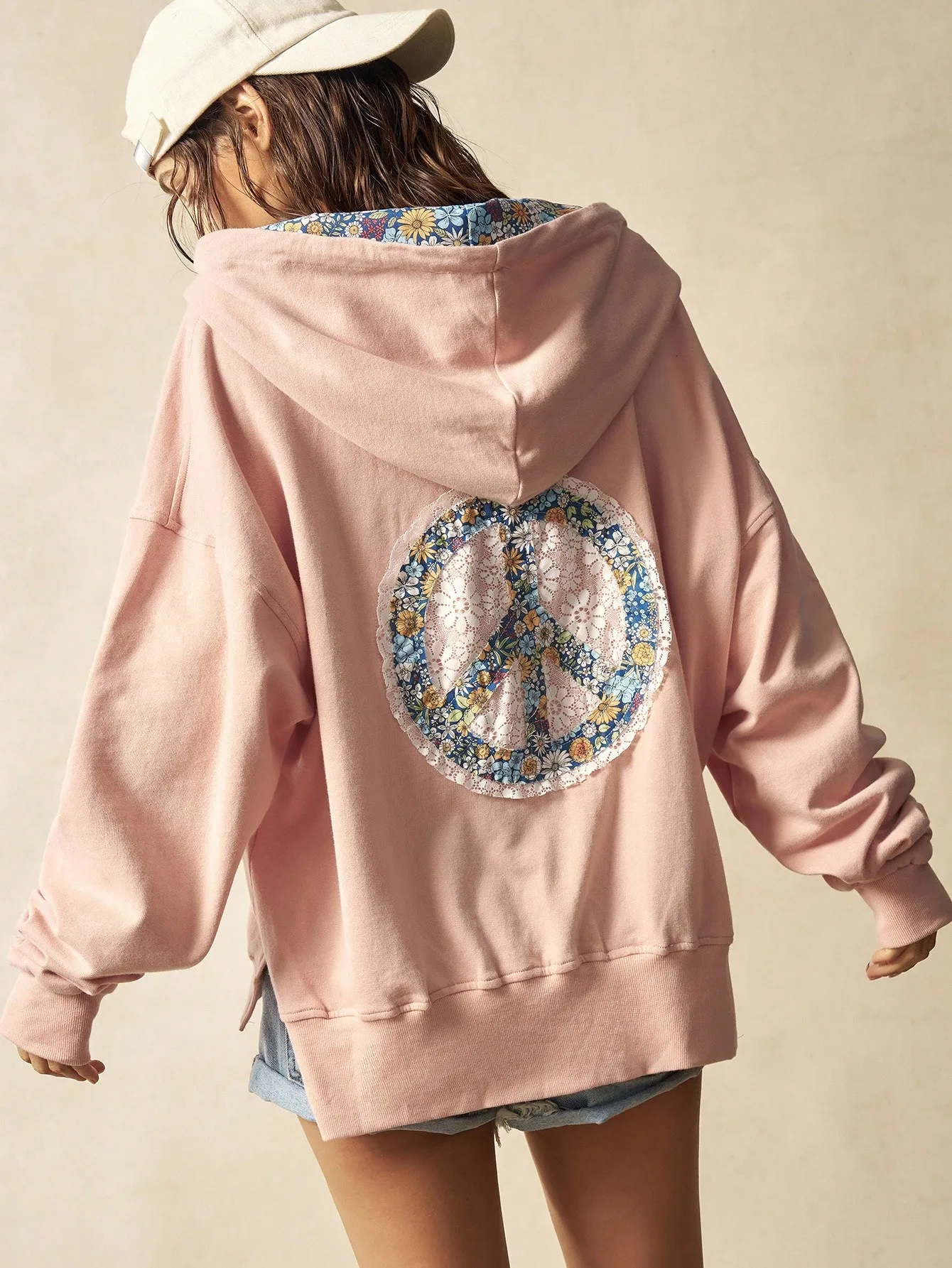 

Pink Oversized Hoodie with Floral Peace Sign Patch and Lace Detail, Loose Fit for Autumn Winter